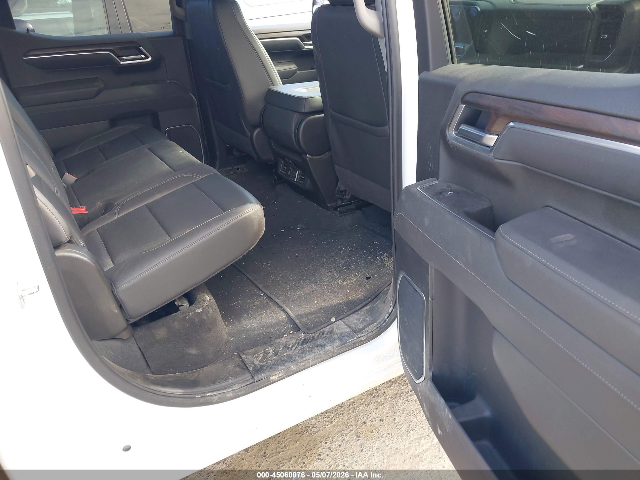 GMC SIERRA image 8
