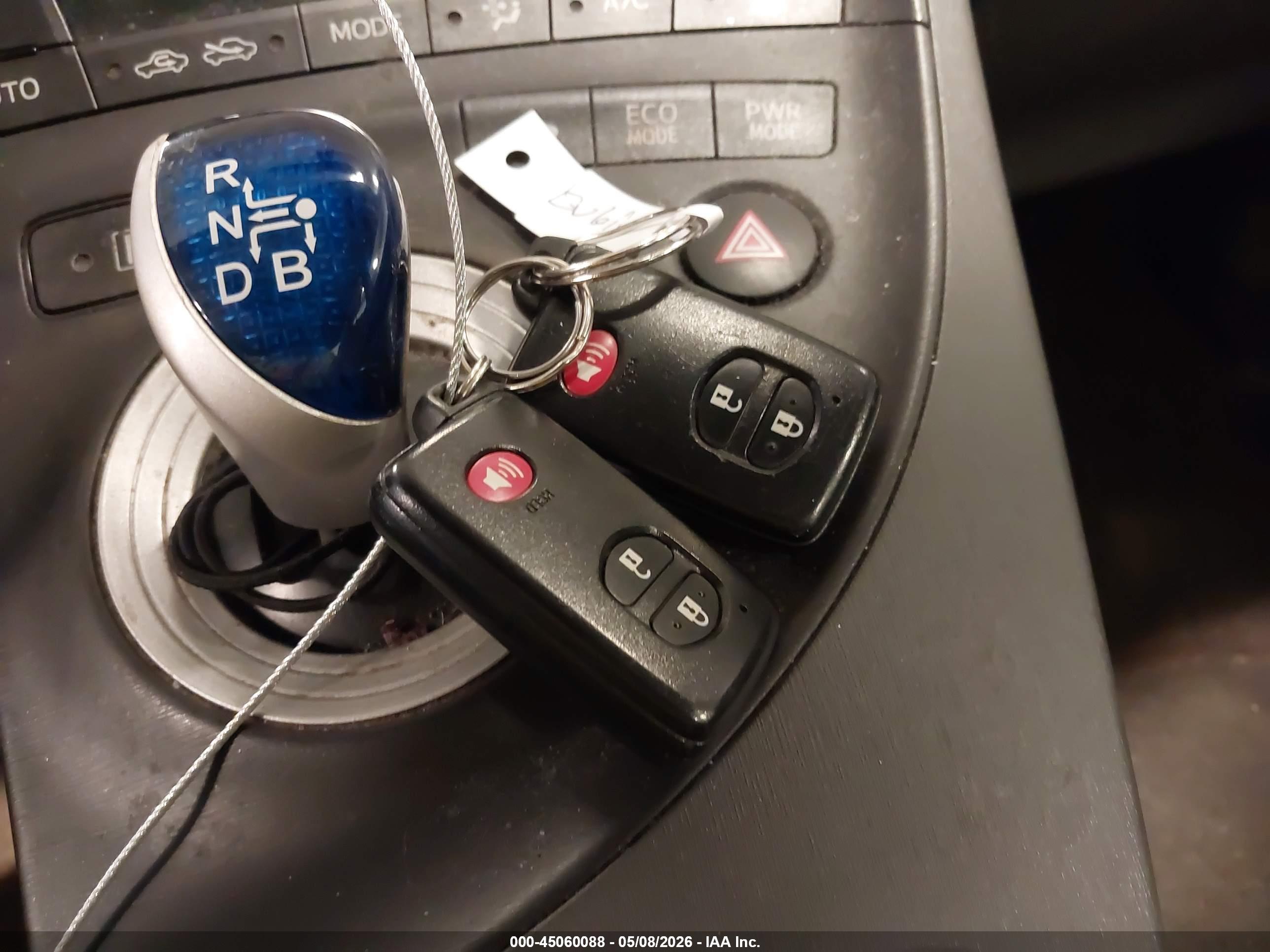 TOYOTA PRIUS image 11