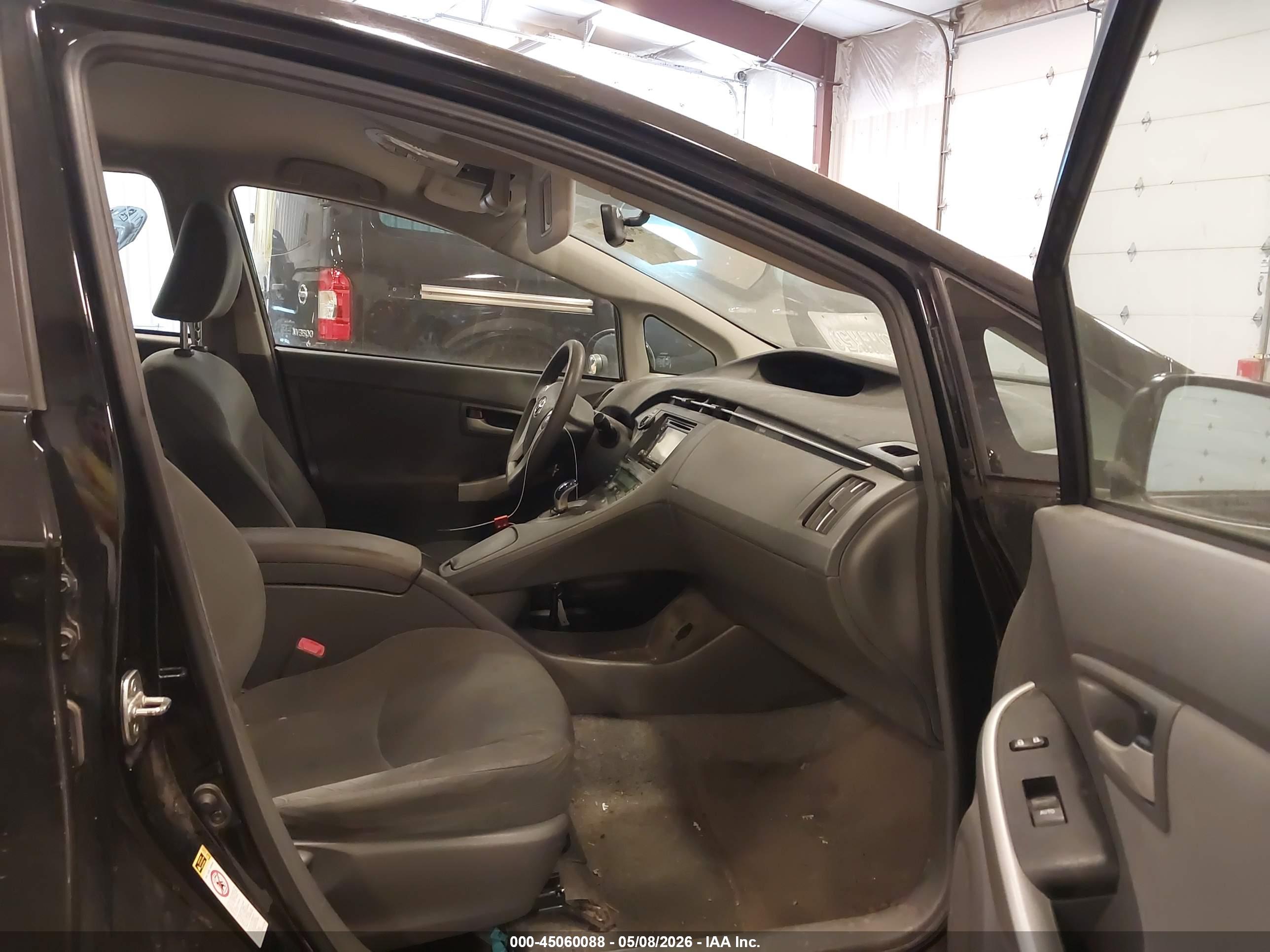 TOYOTA PRIUS image 5
