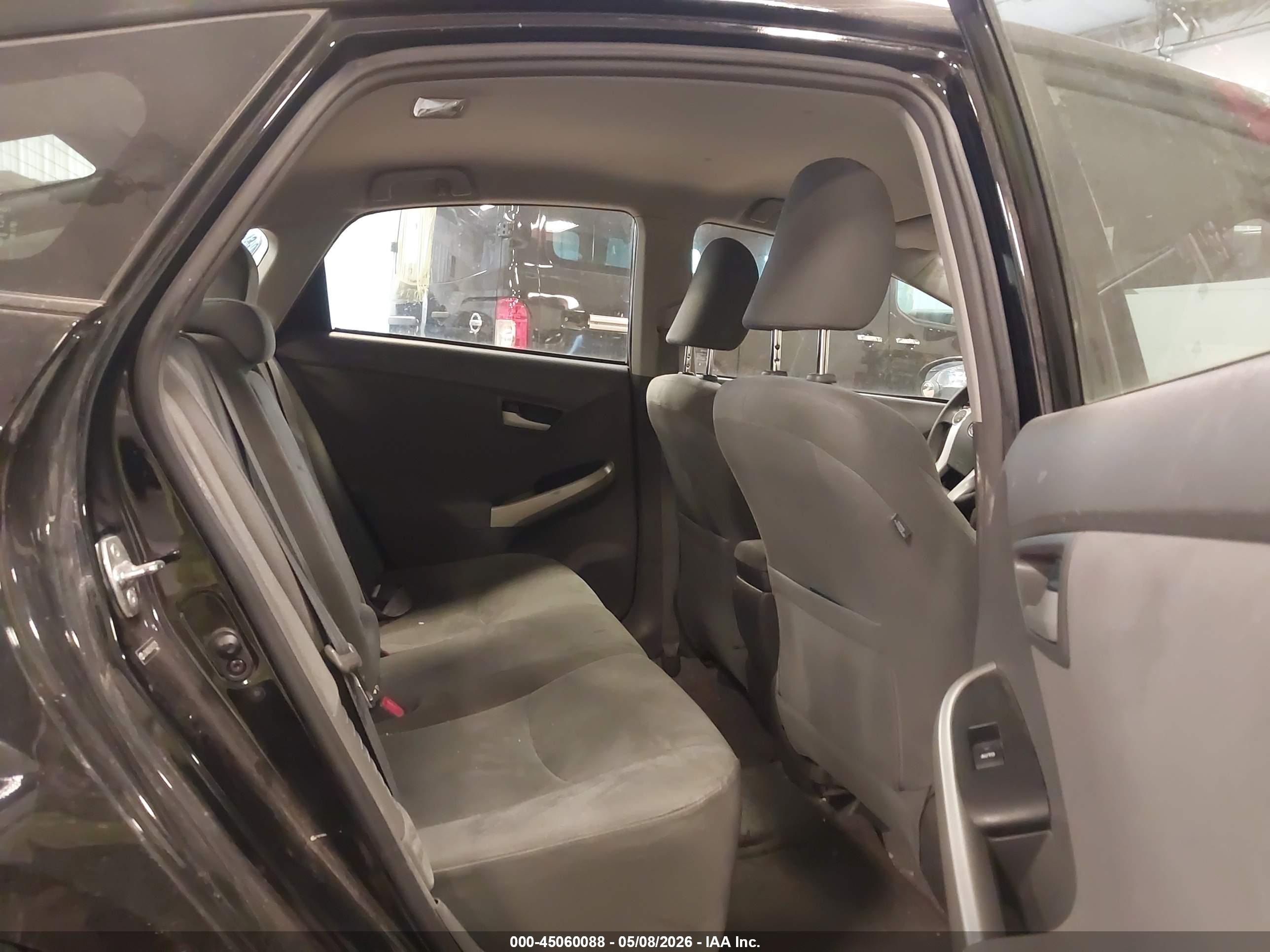 TOYOTA PRIUS image 8