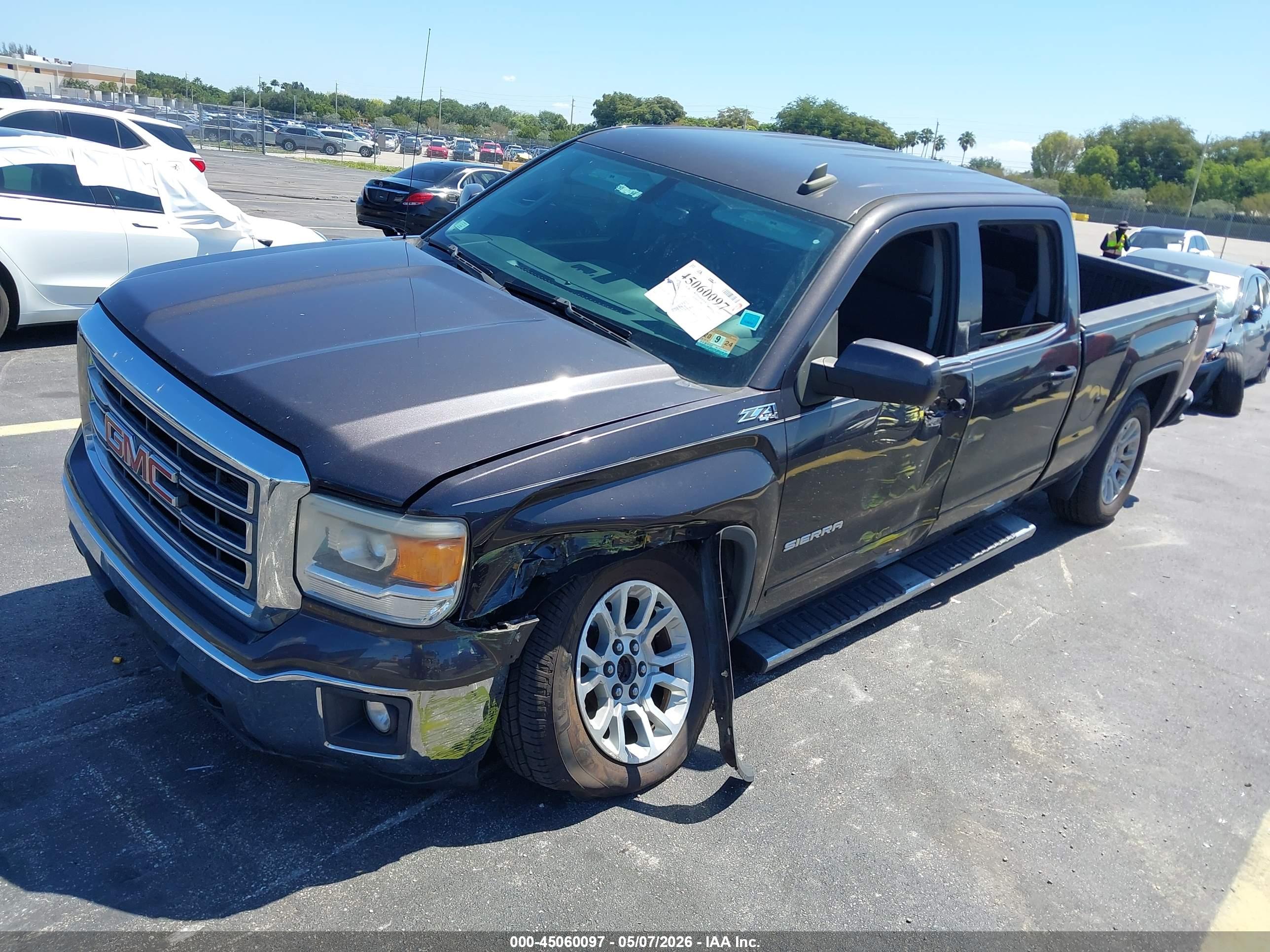 GMC SIERRA image 2