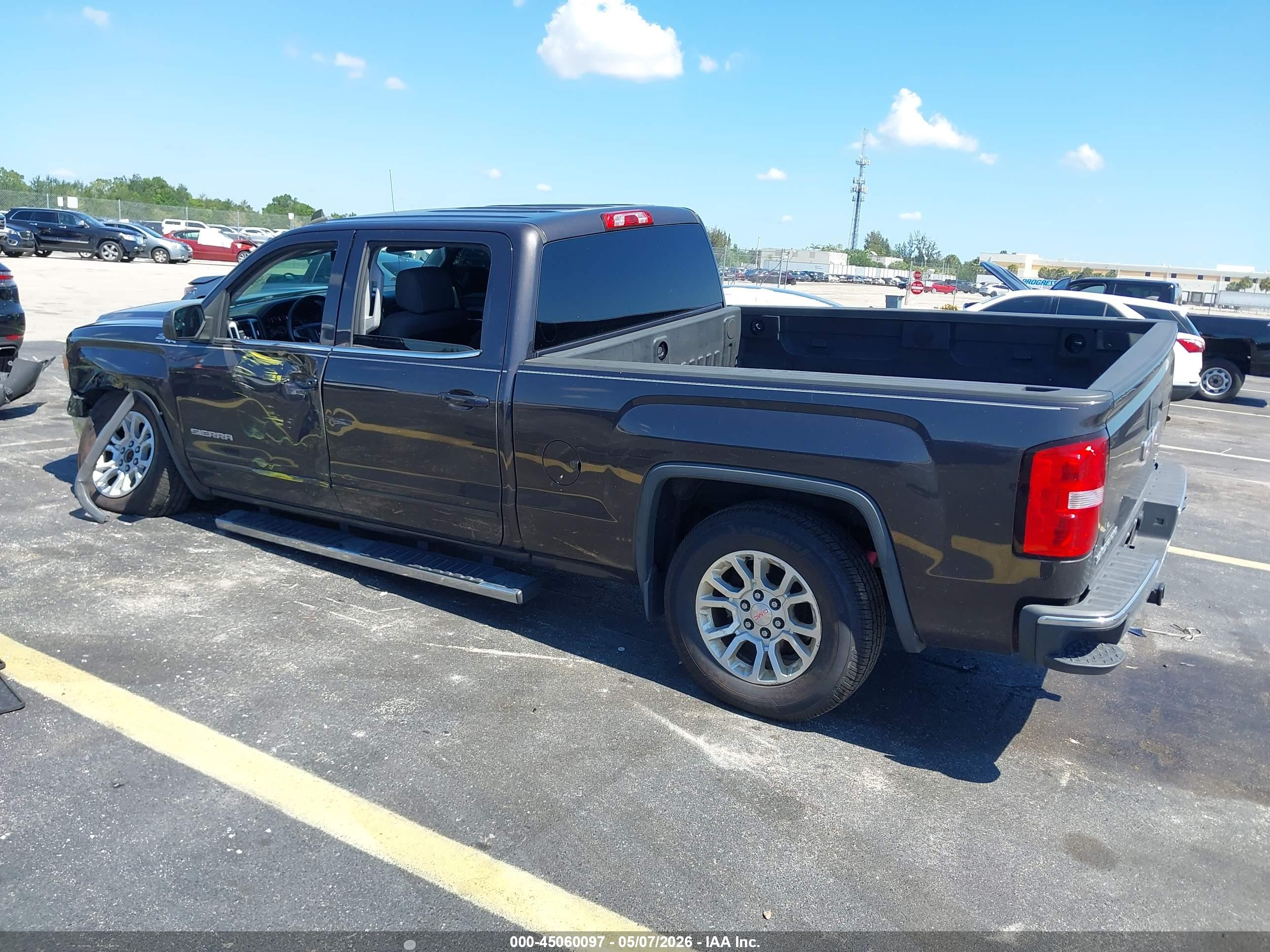 GMC SIERRA image 3