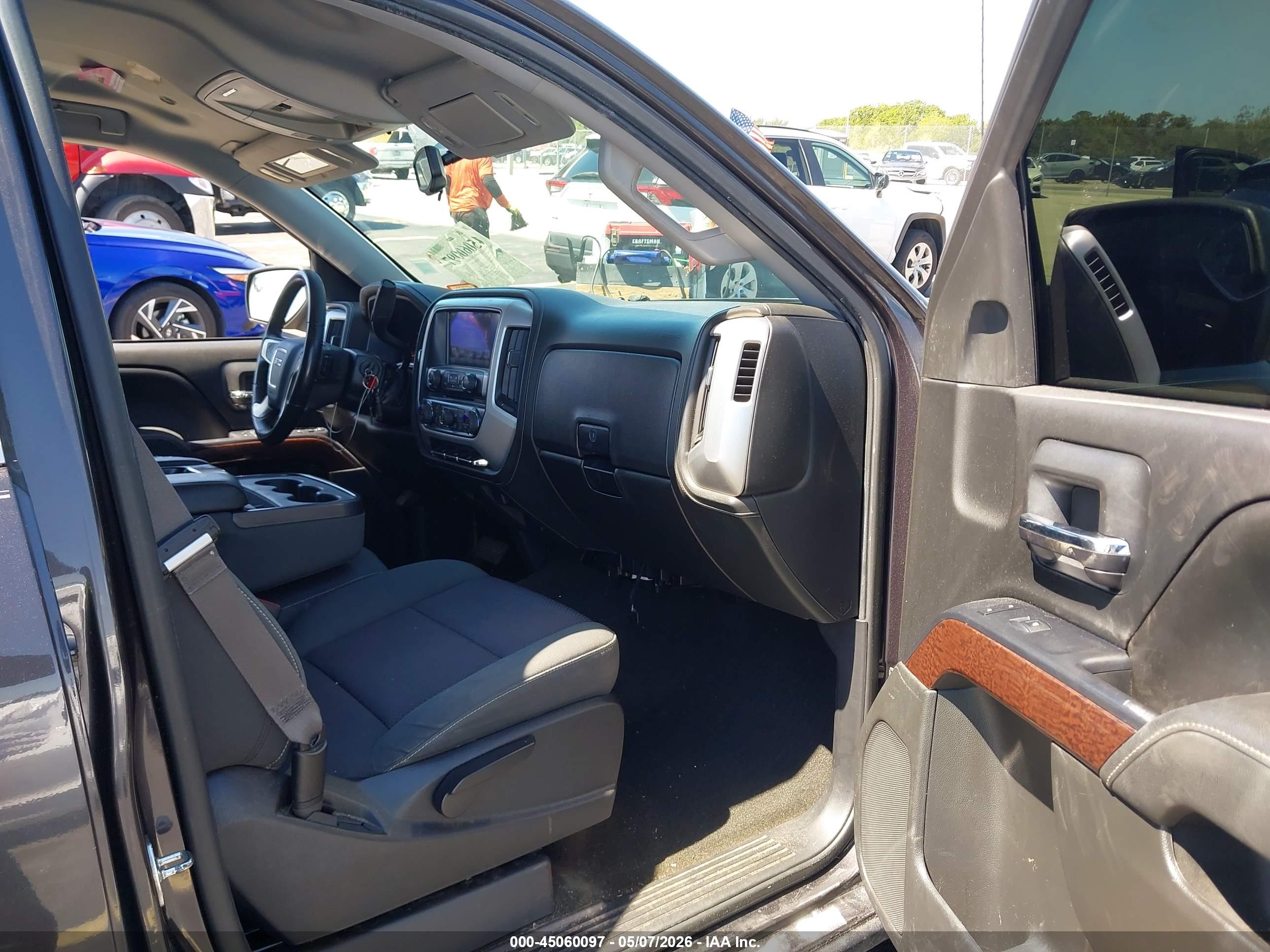 GMC SIERRA image 5