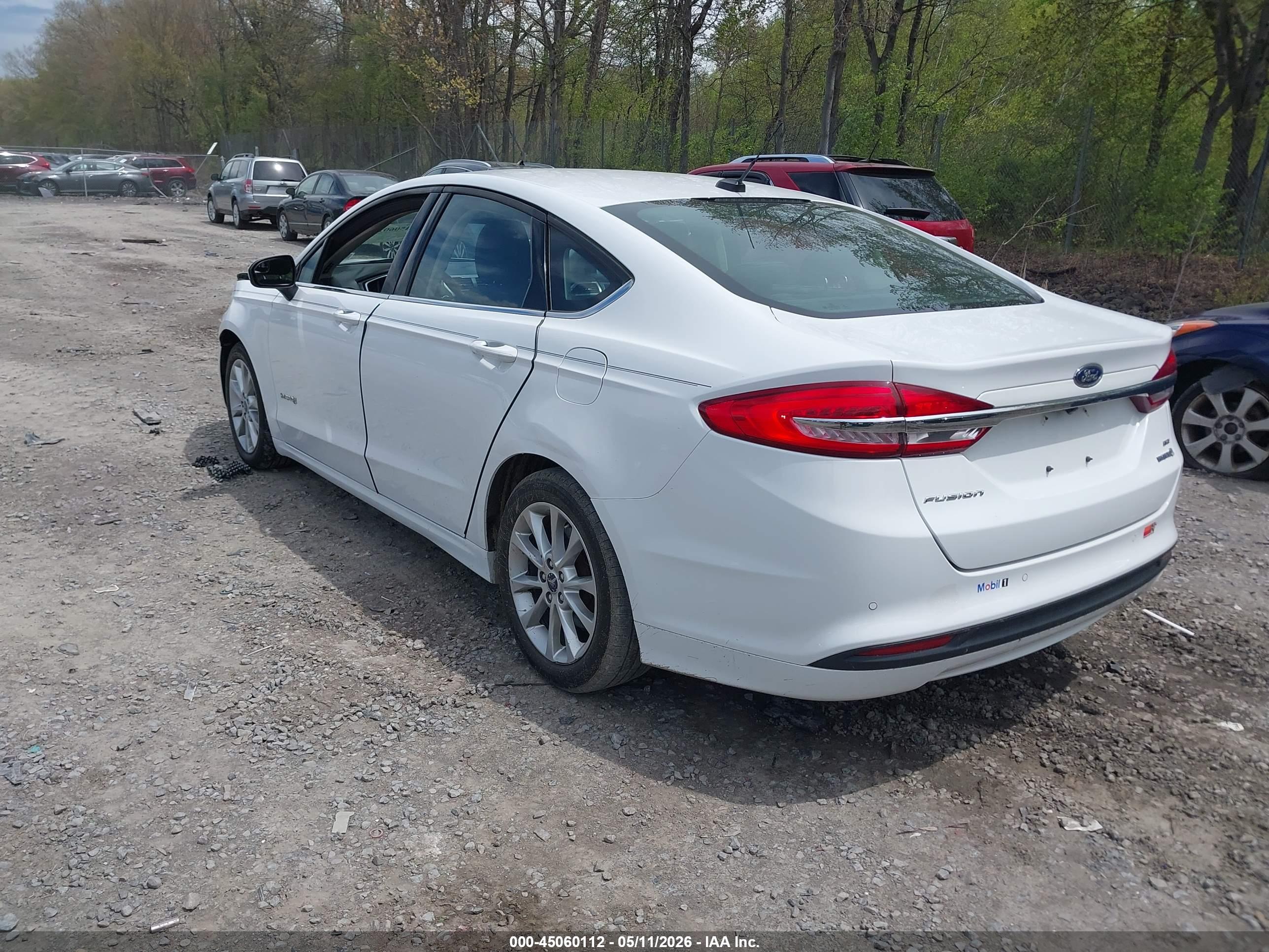 FORD FUSION image 3