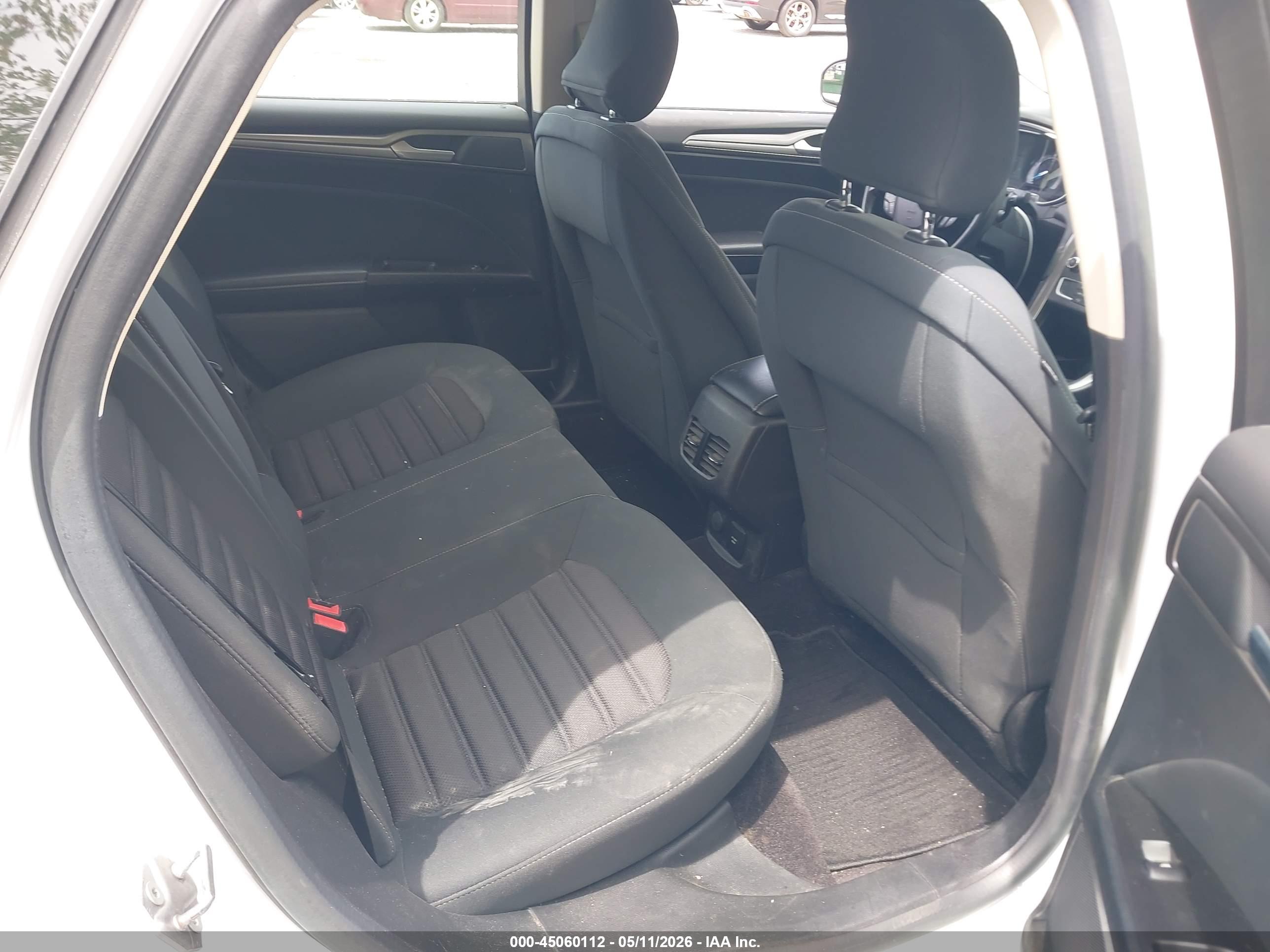 FORD FUSION image 8