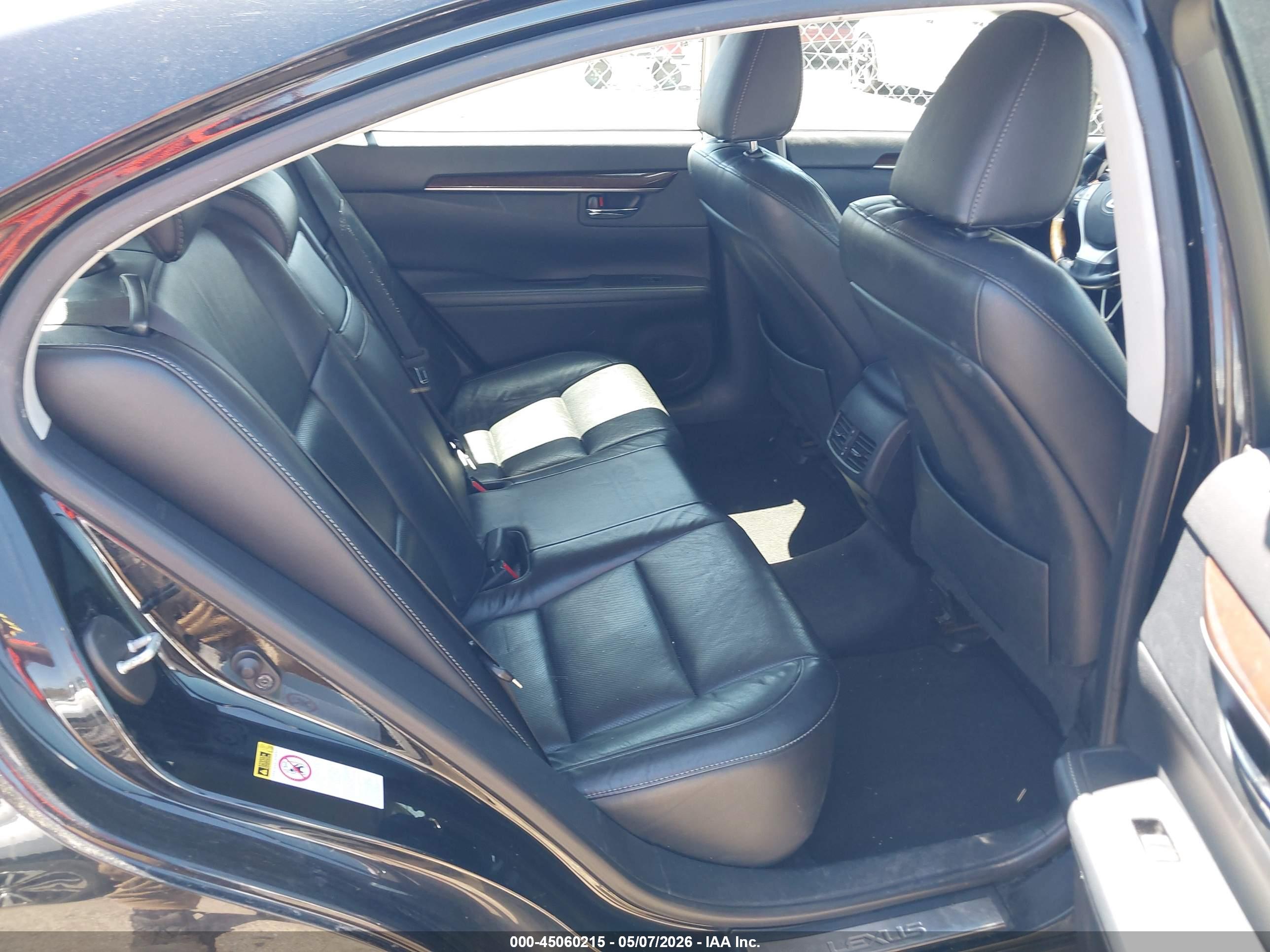 LEXUS ES image 8