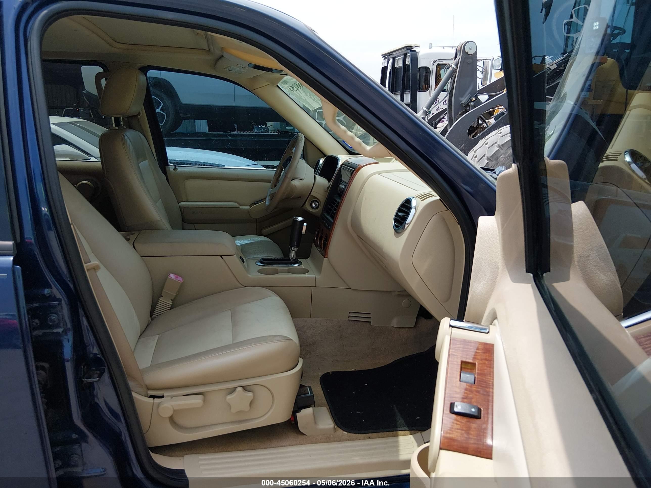 FORD EXPLORER image 5
