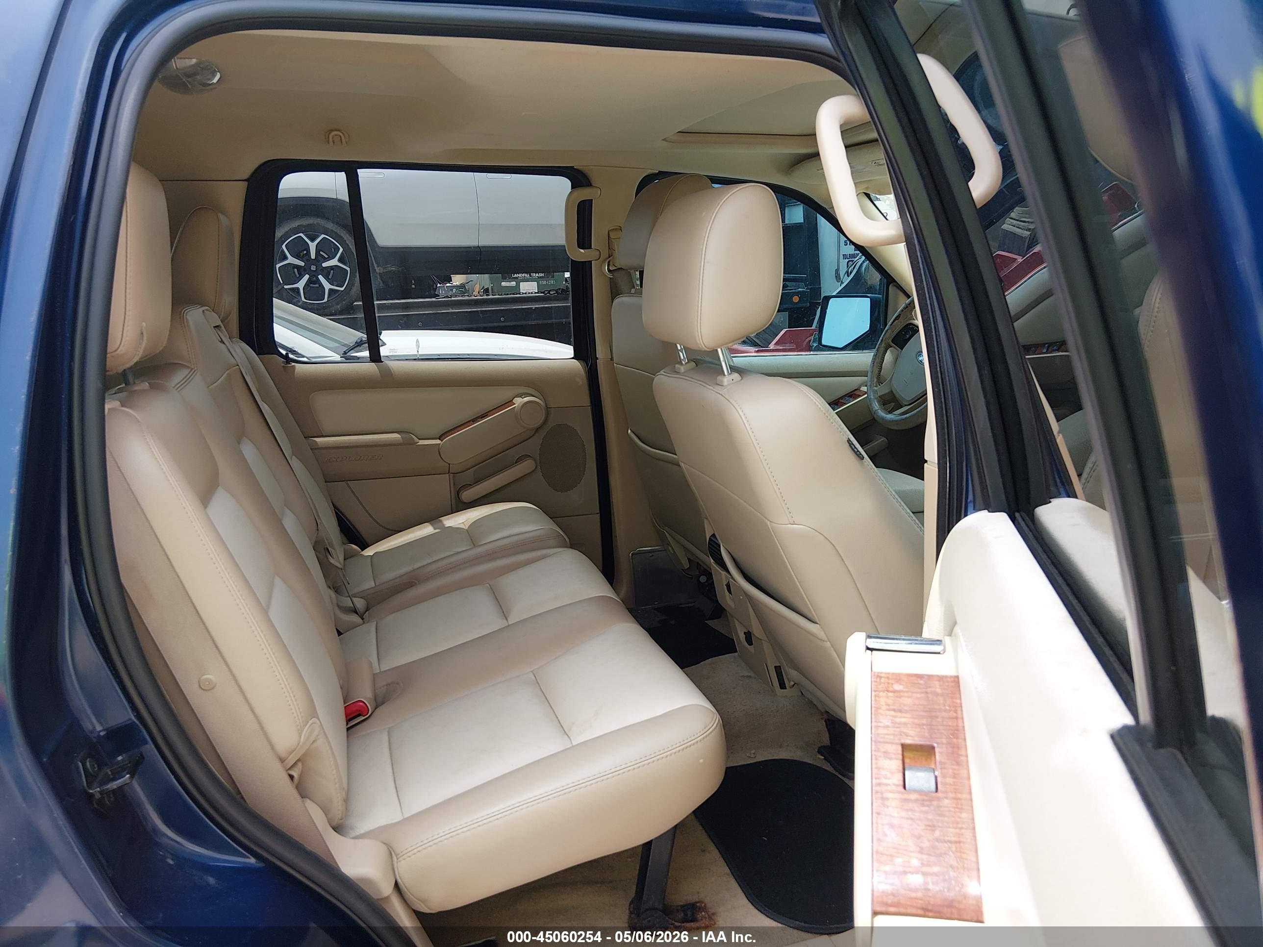 FORD EXPLORER image 8