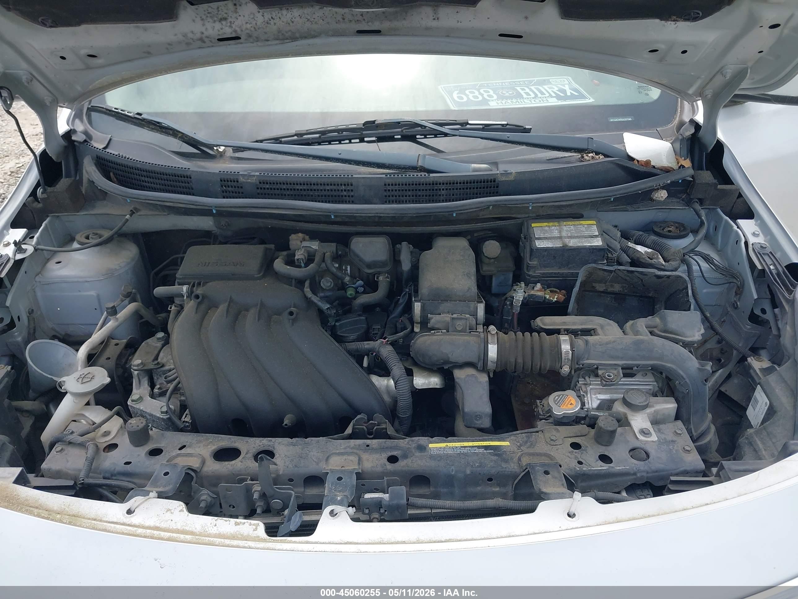 NISSAN VERSA image 10