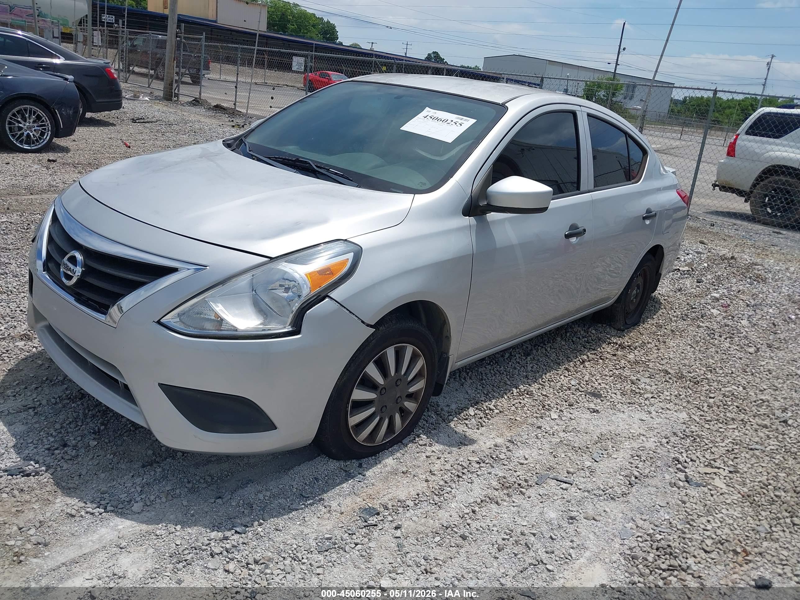 NISSAN VERSA image 2
