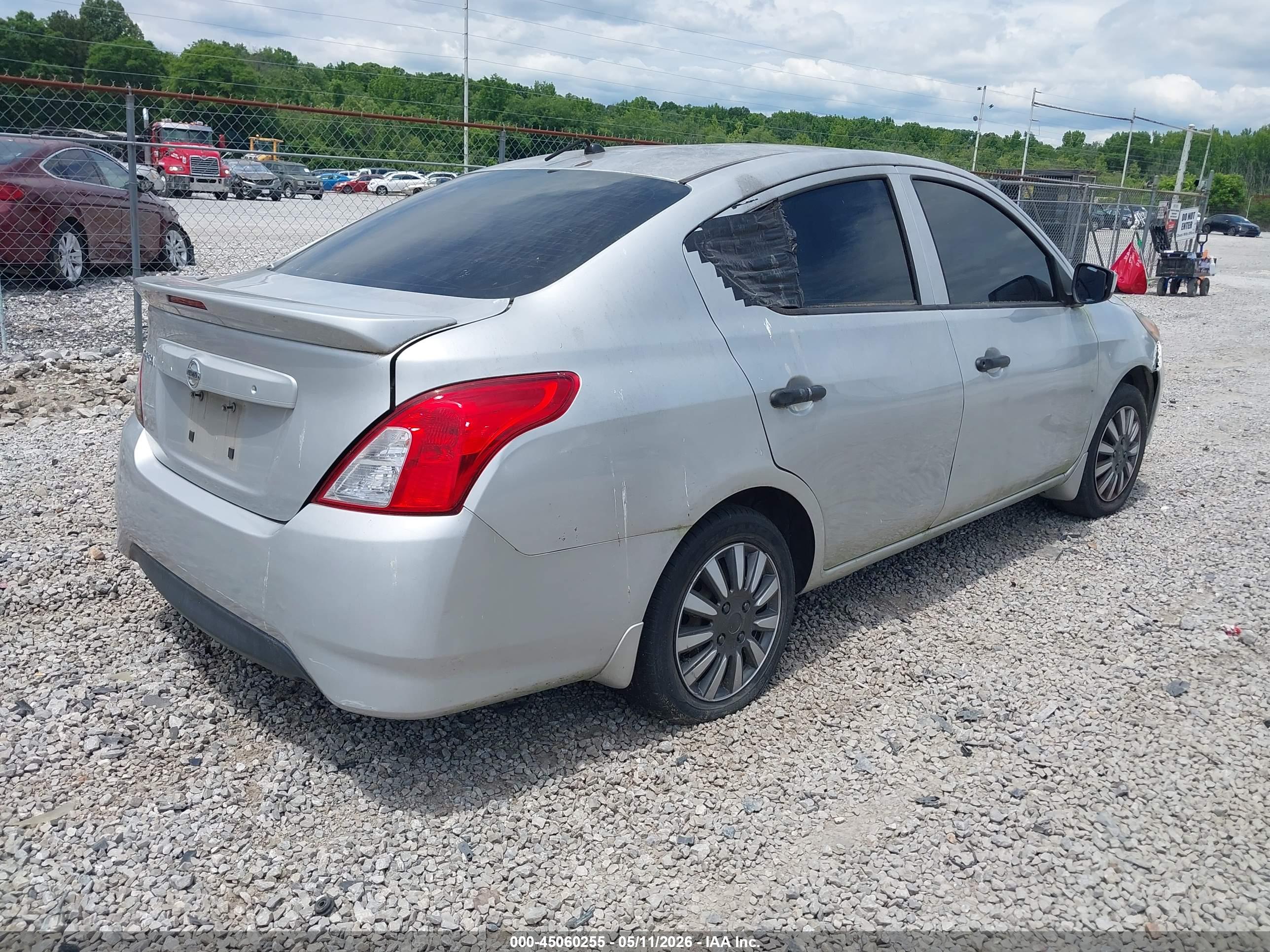 NISSAN VERSA image 4