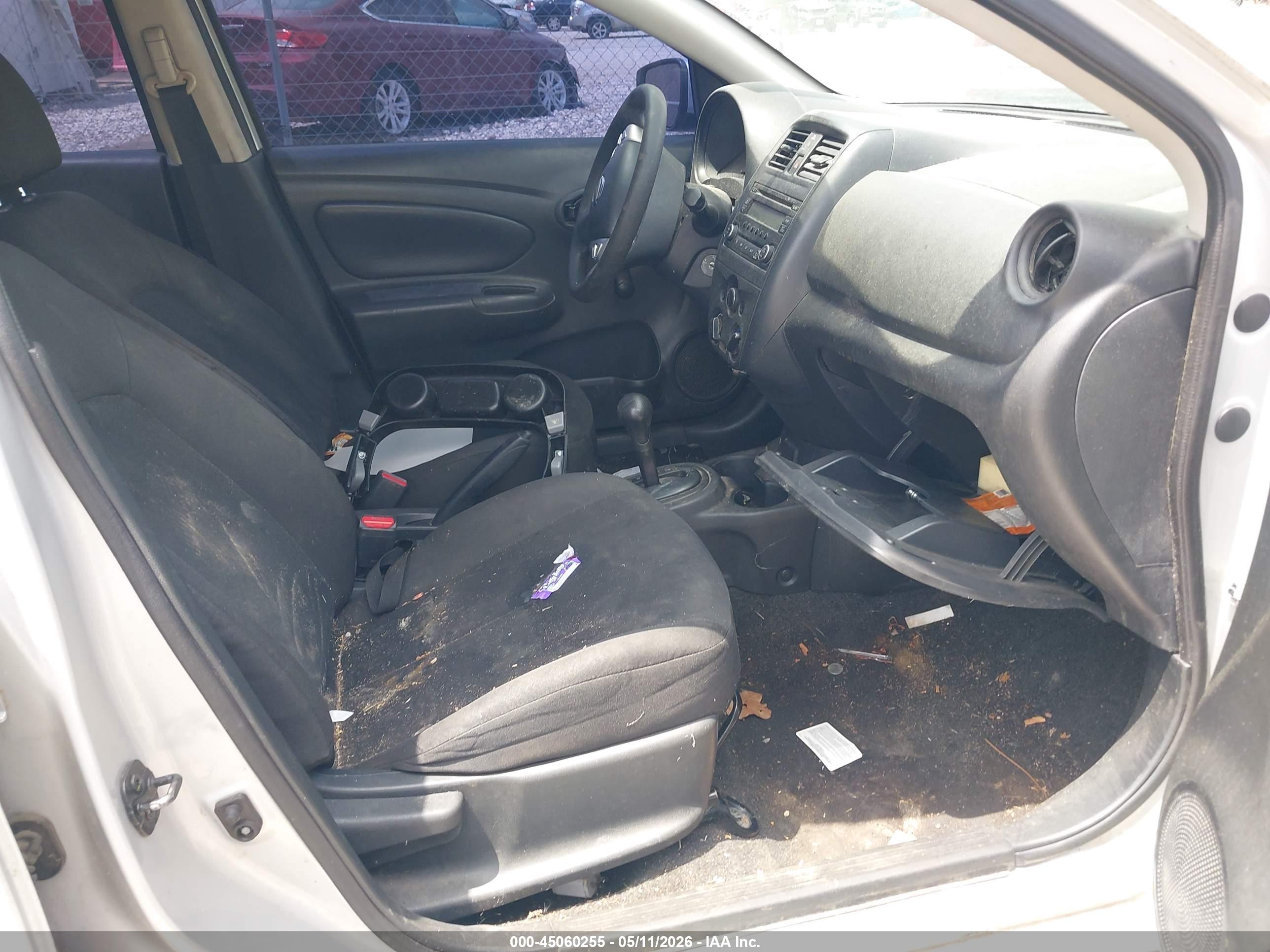 NISSAN VERSA image 5