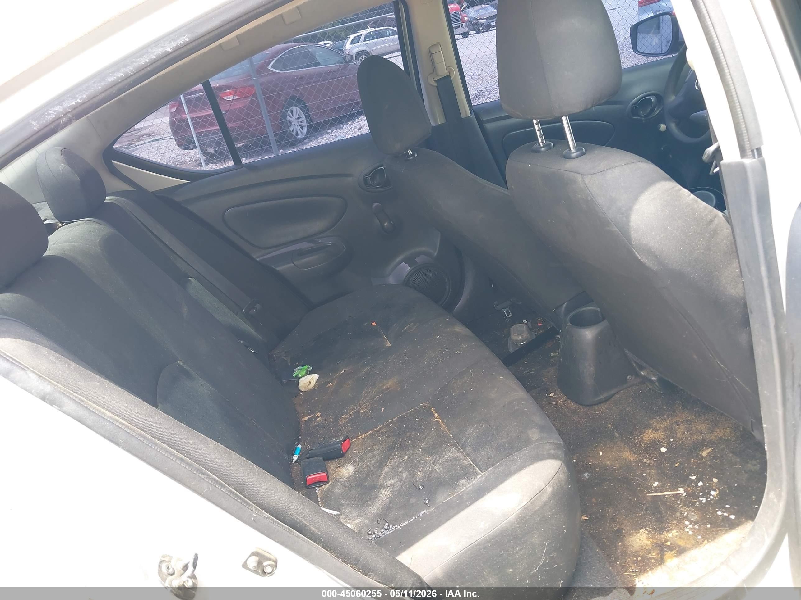 NISSAN VERSA image 8