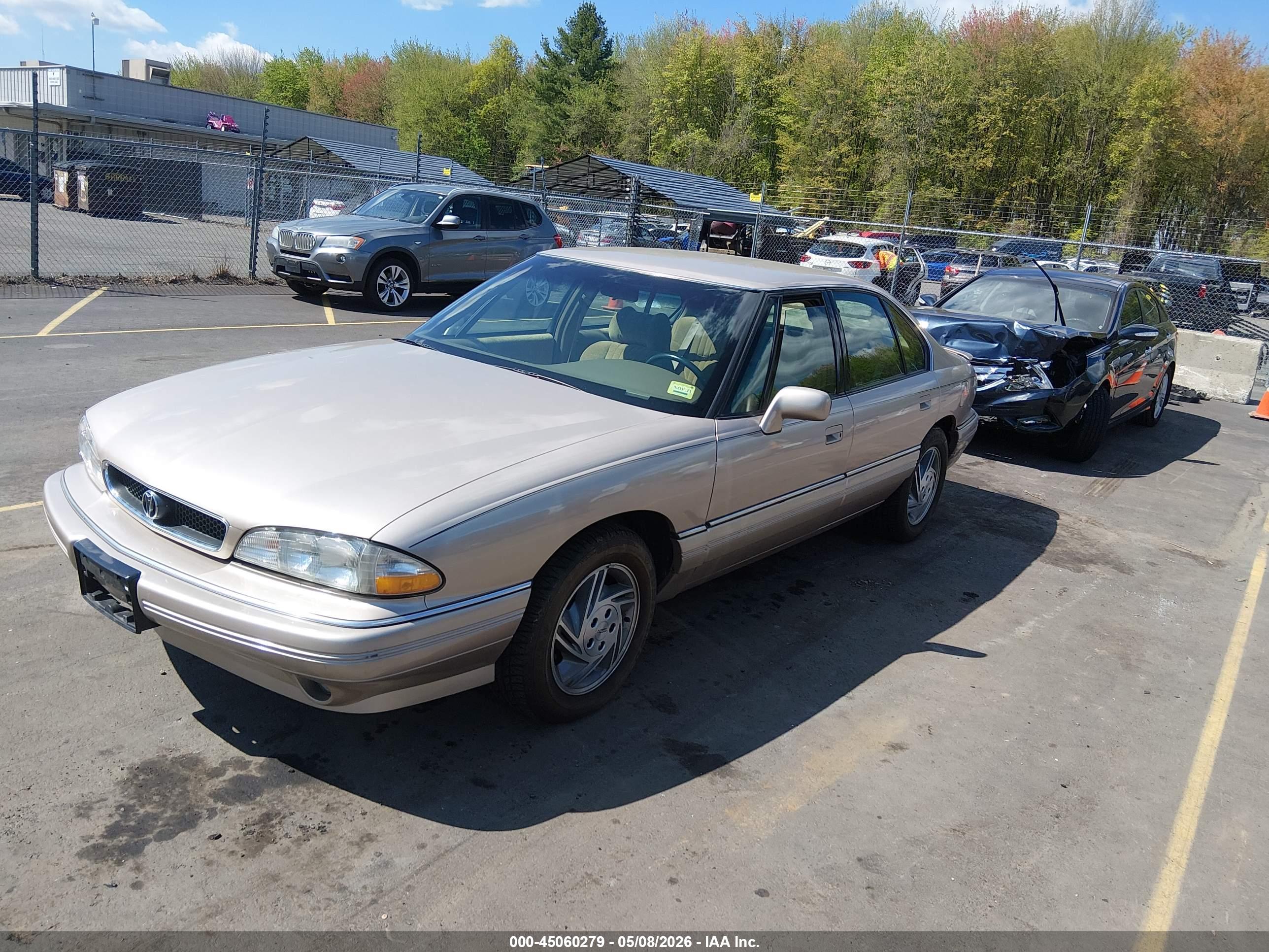 PONTIAC BONNEVILLE image 2