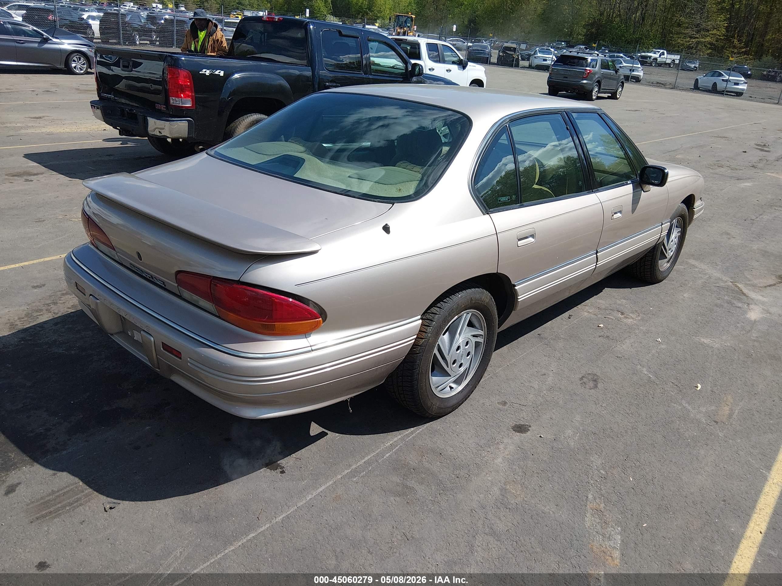 PONTIAC BONNEVILLE image 4