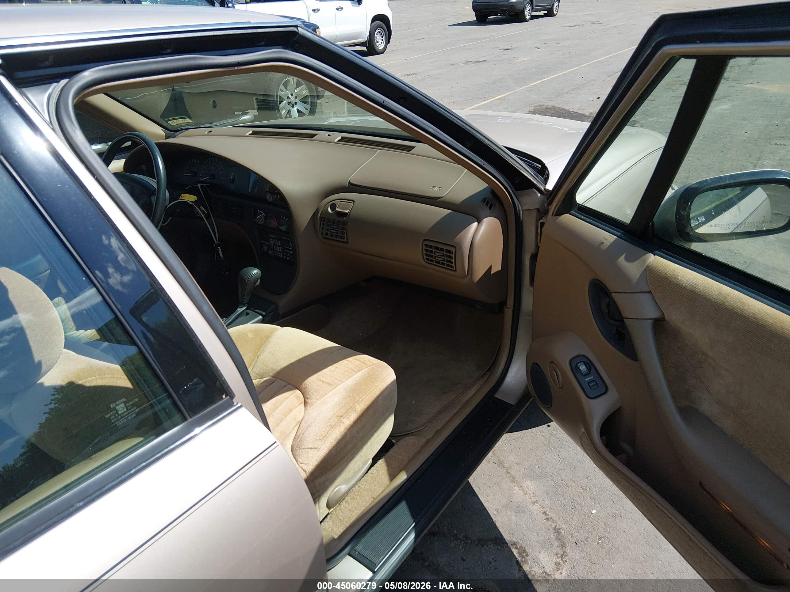 PONTIAC BONNEVILLE image 5