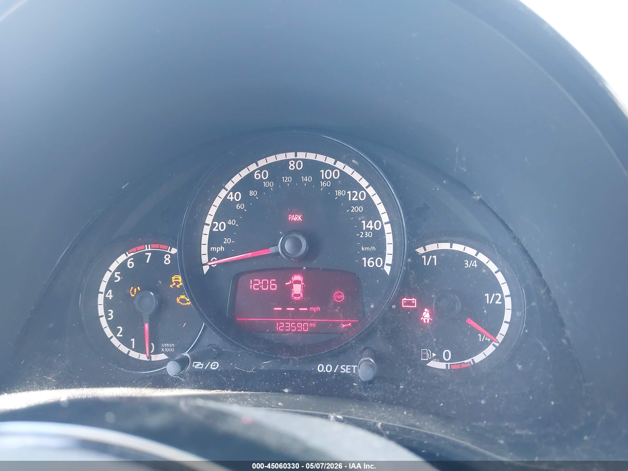 VOLKSWAGEN BEETLE image 7