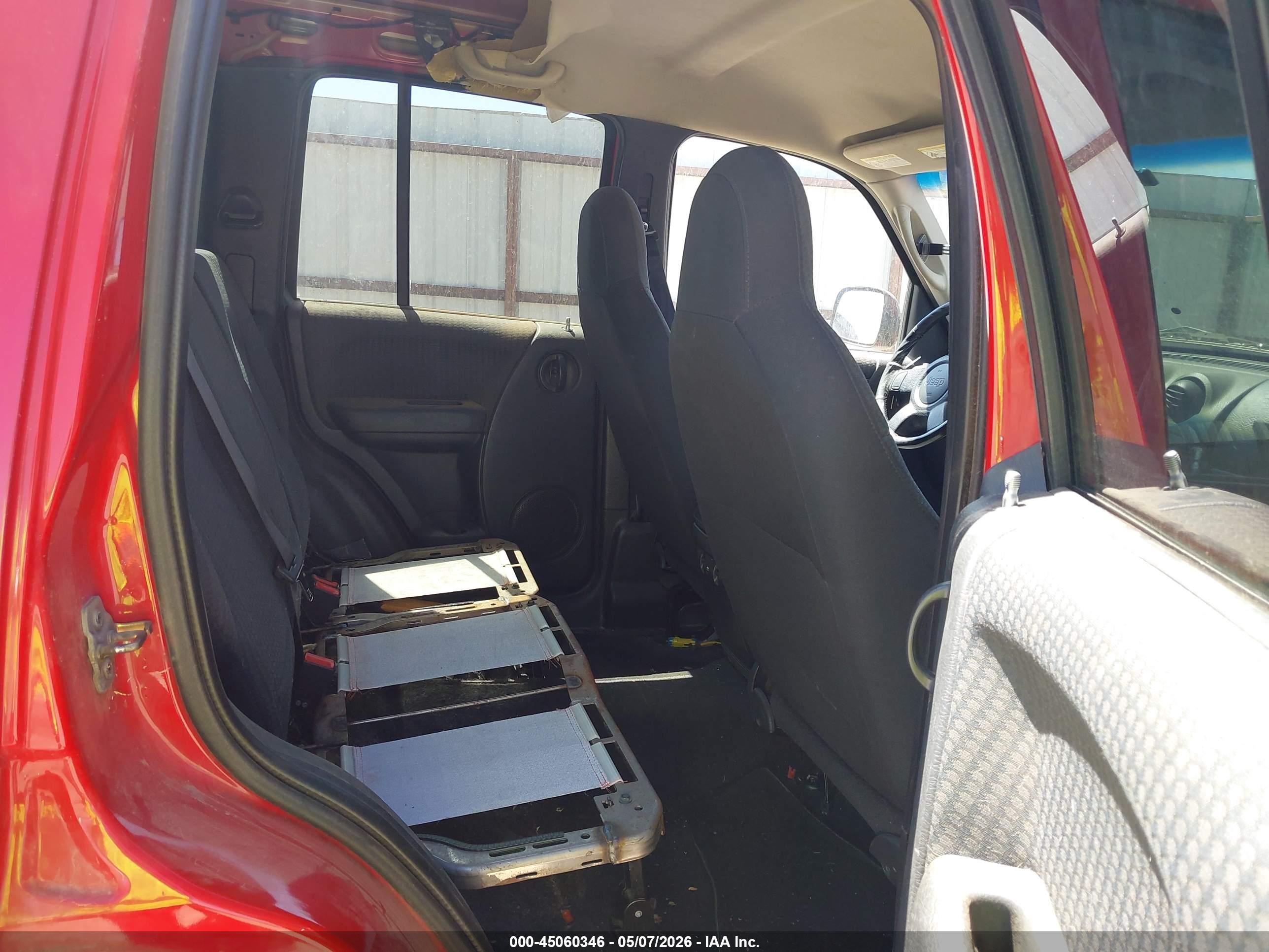 JEEP LIBERTY image 8