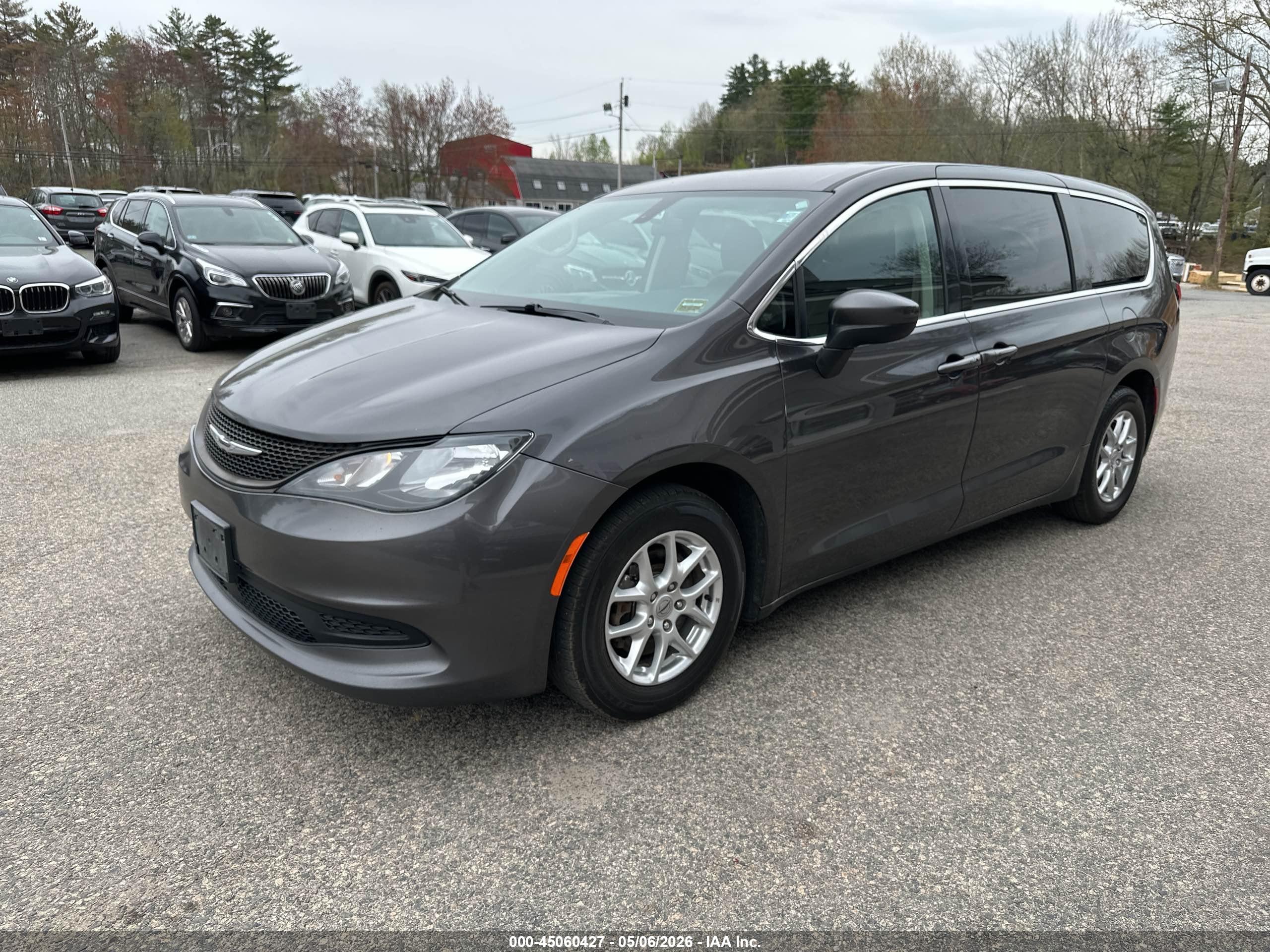 CHRYSLER VOYAGER image 2