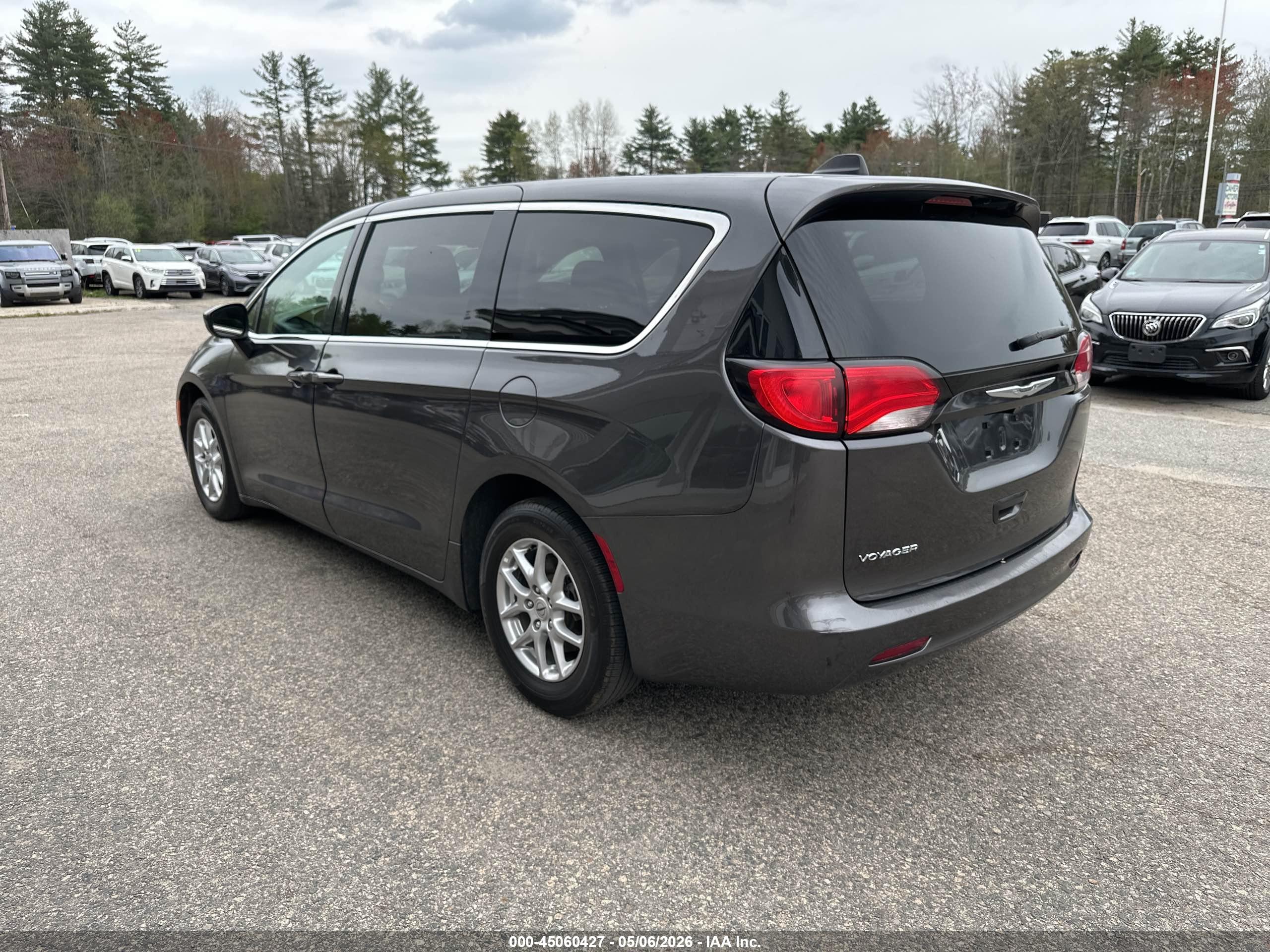 CHRYSLER VOYAGER image 3