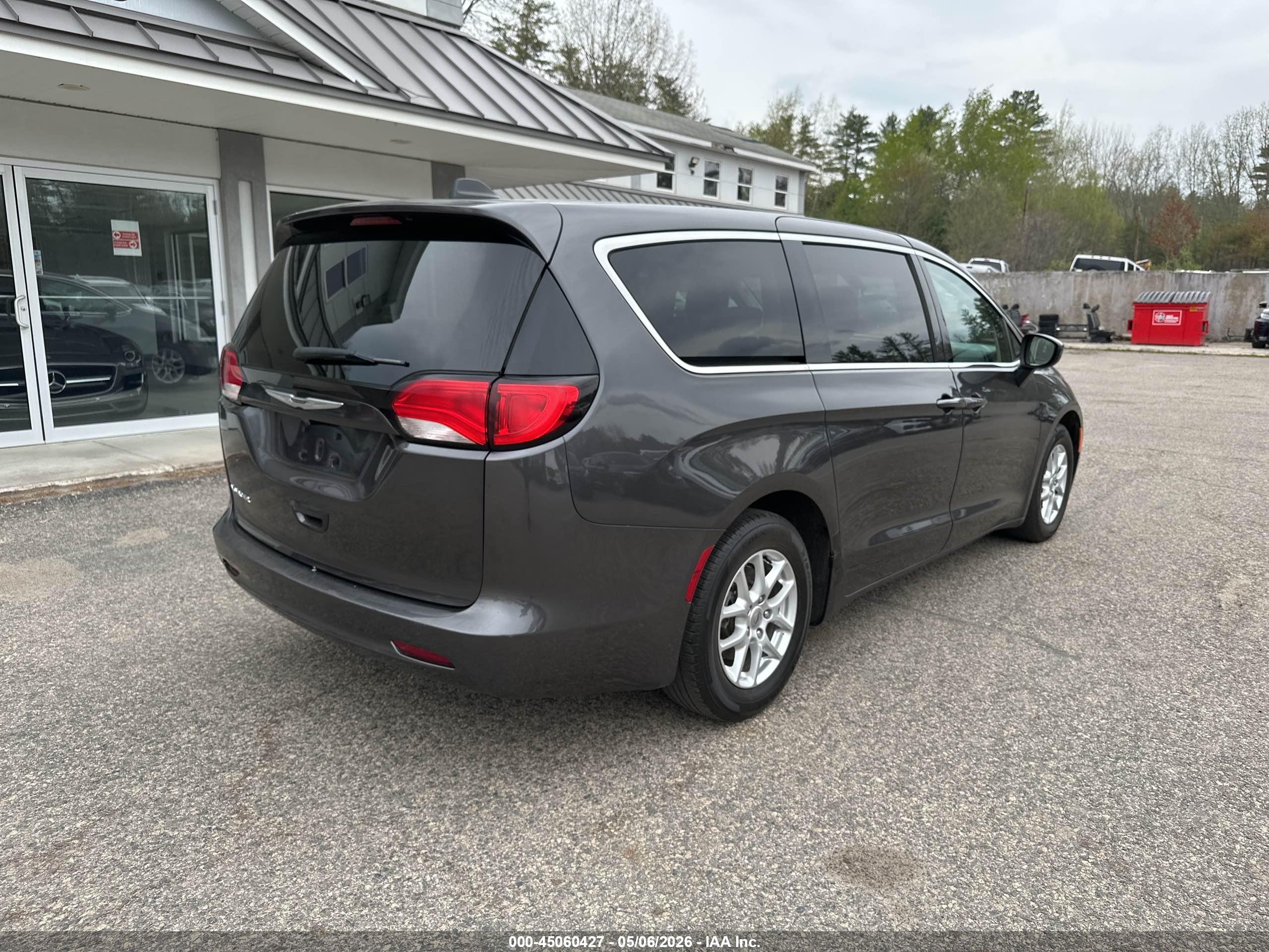 CHRYSLER VOYAGER image 4
