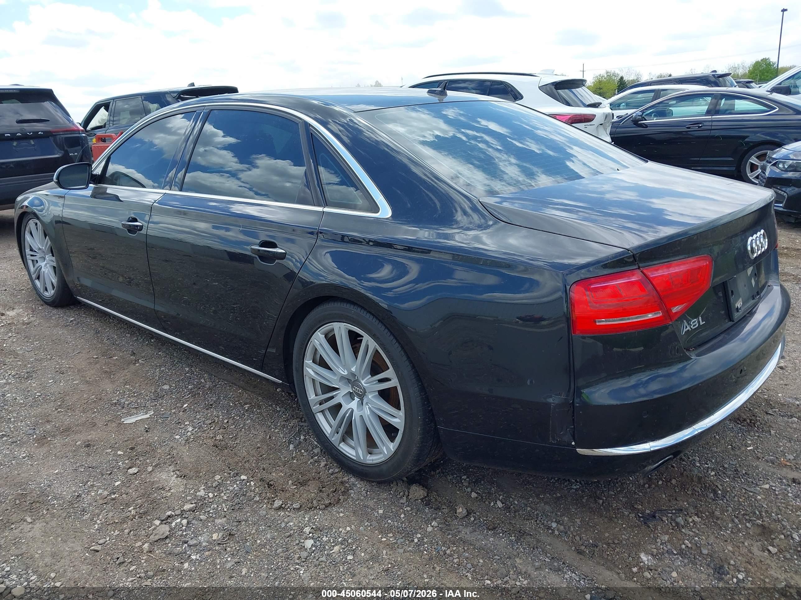 AUDI A8 image 3