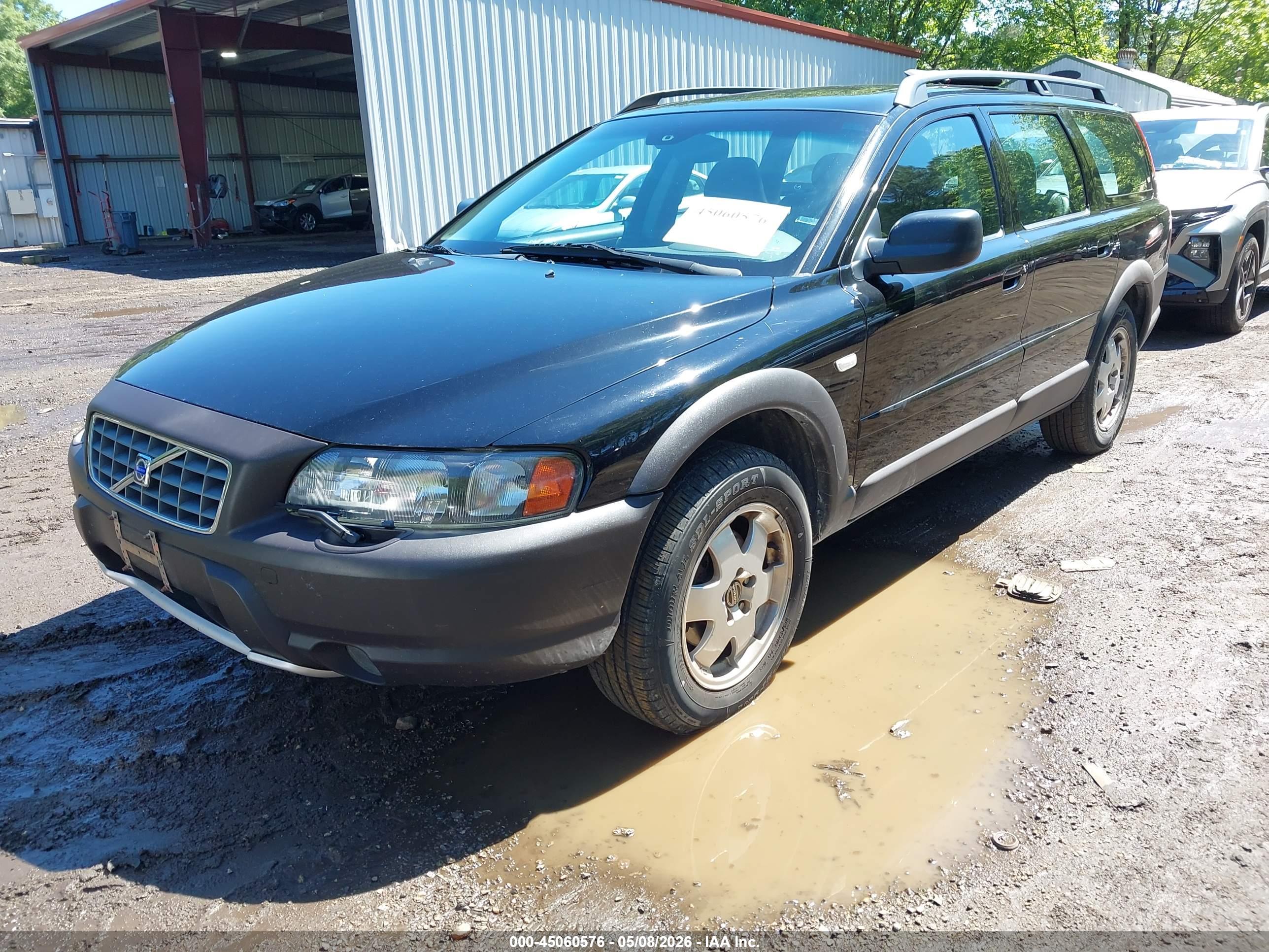 VOLVO XC70 image 2