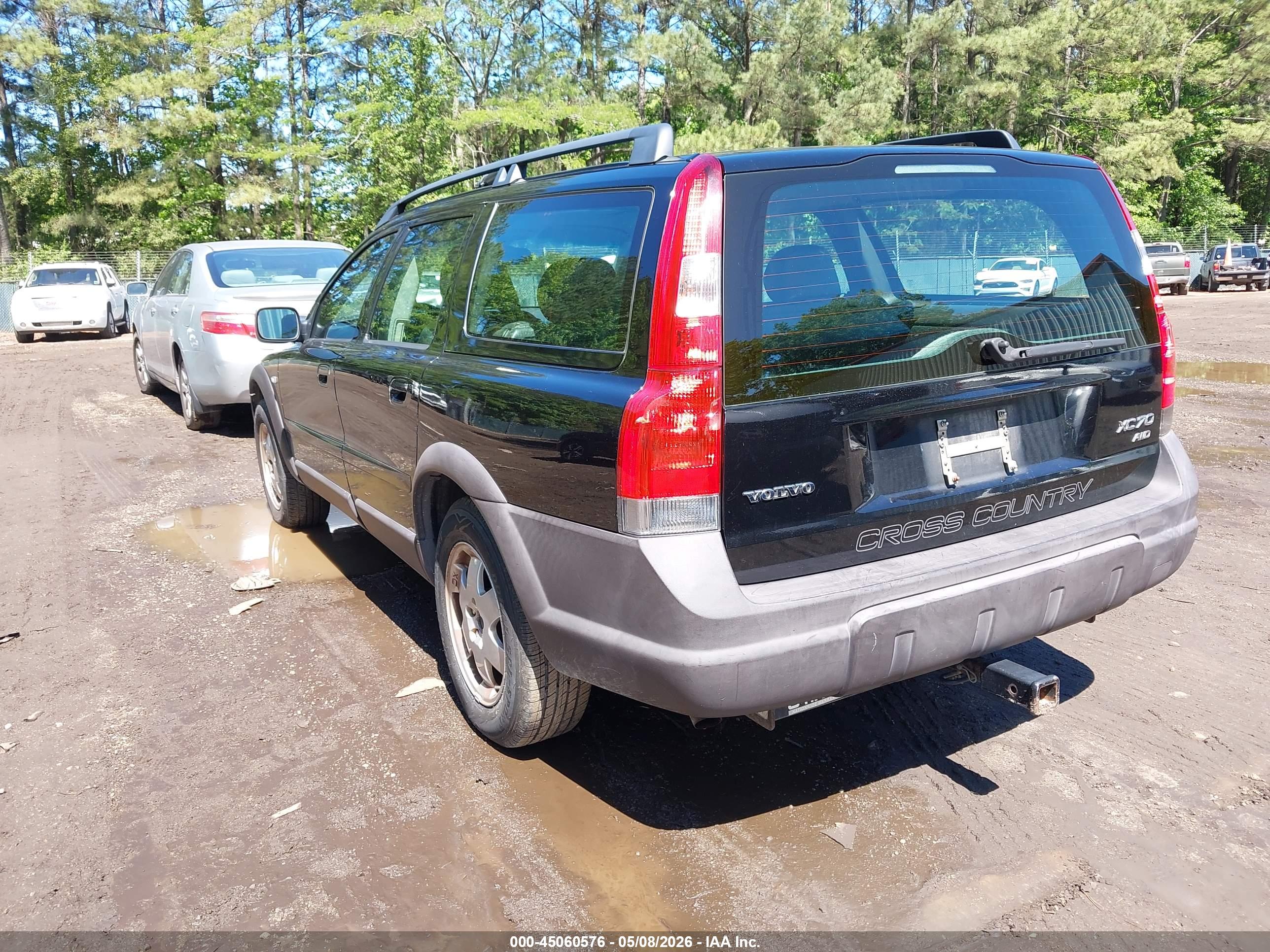 VOLVO XC70 image 3