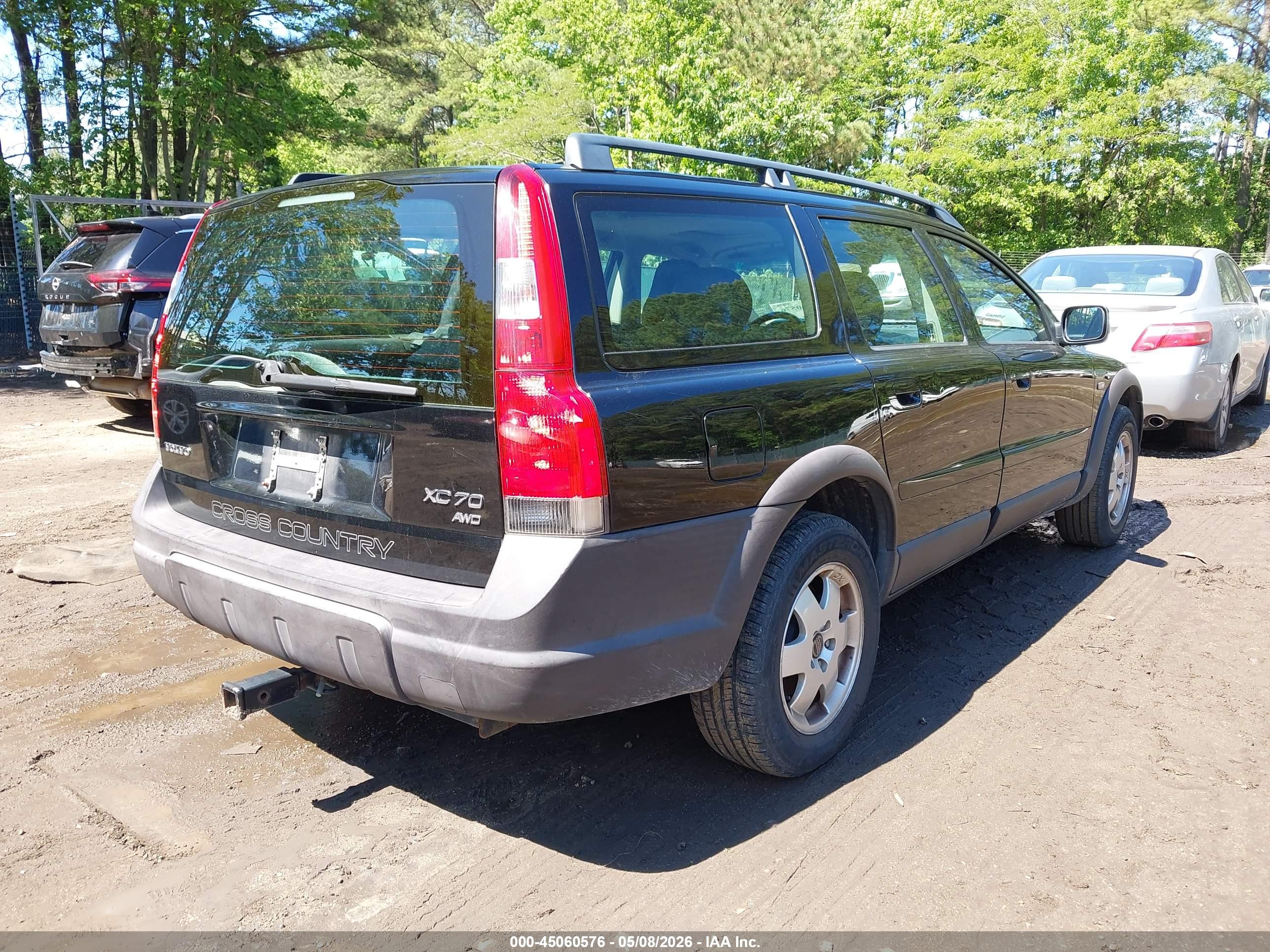 VOLVO XC70 image 4