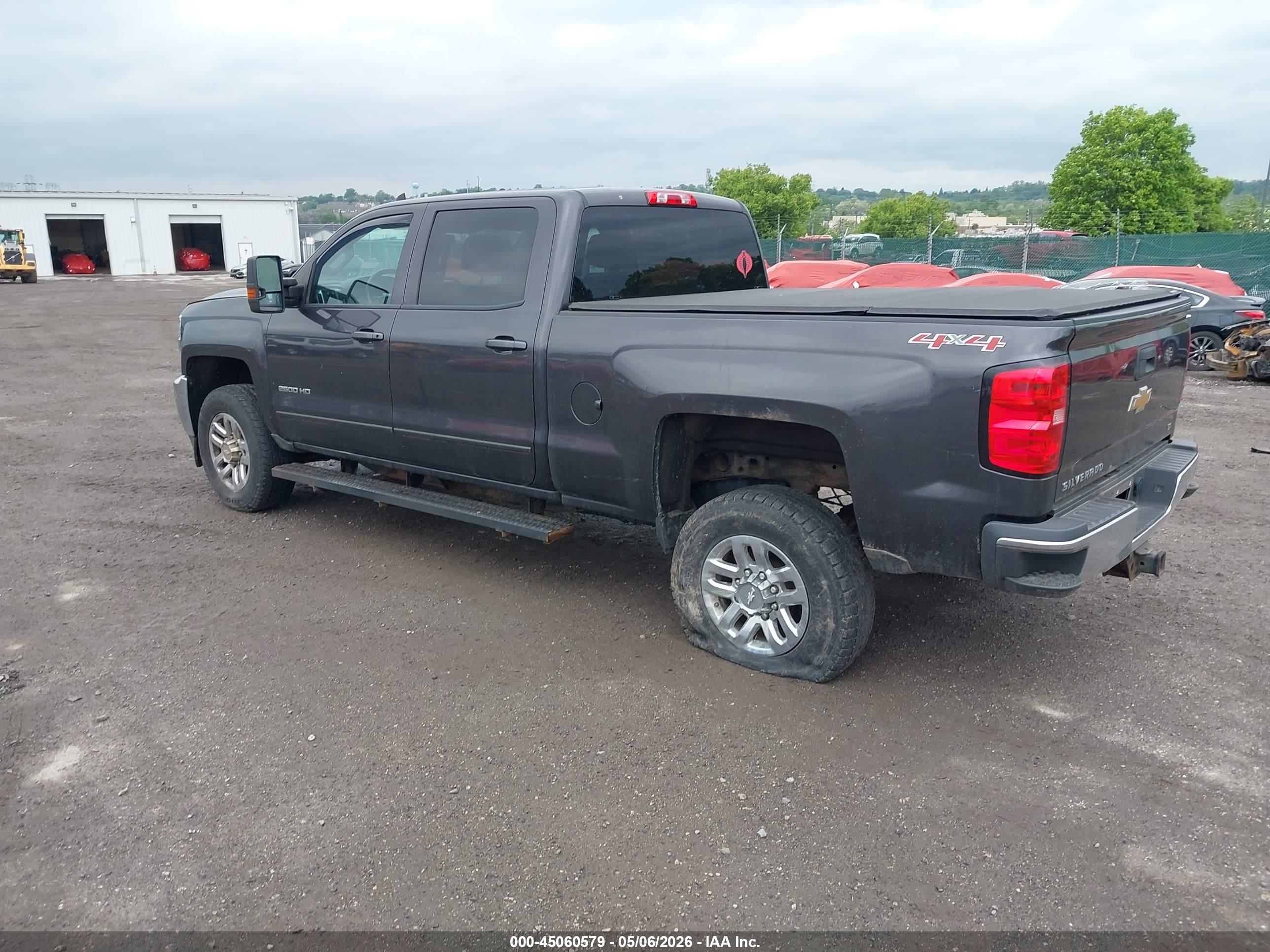 CHEVROLET SILVERADO image 3