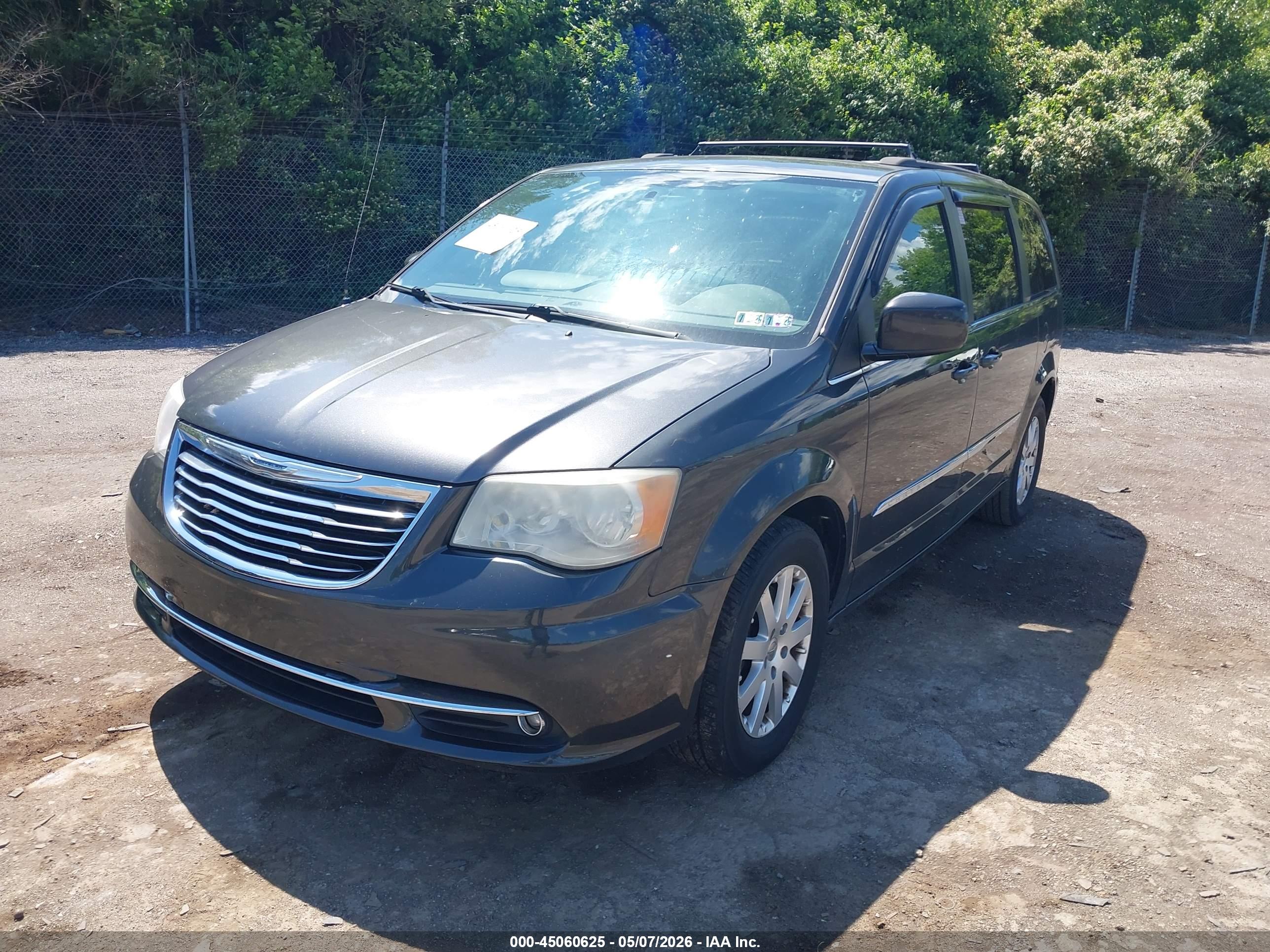 CHRYSLER TOWN image 2
