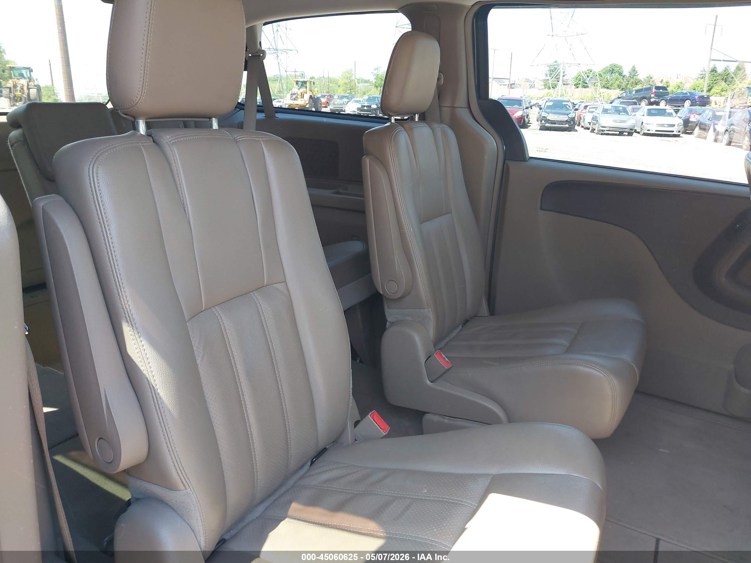 CHRYSLER TOWN image 8