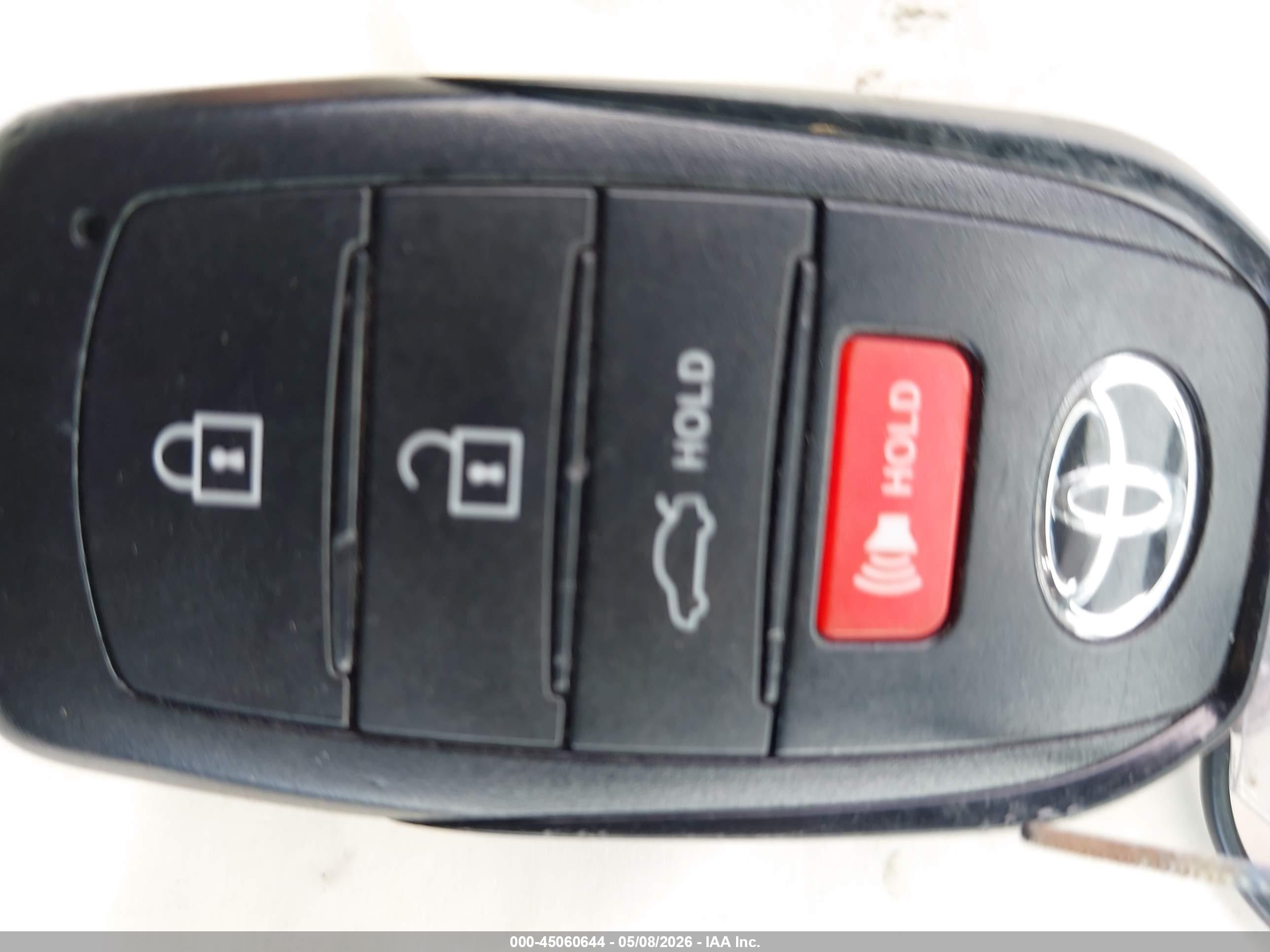 TOYOTA CAMRY image 11