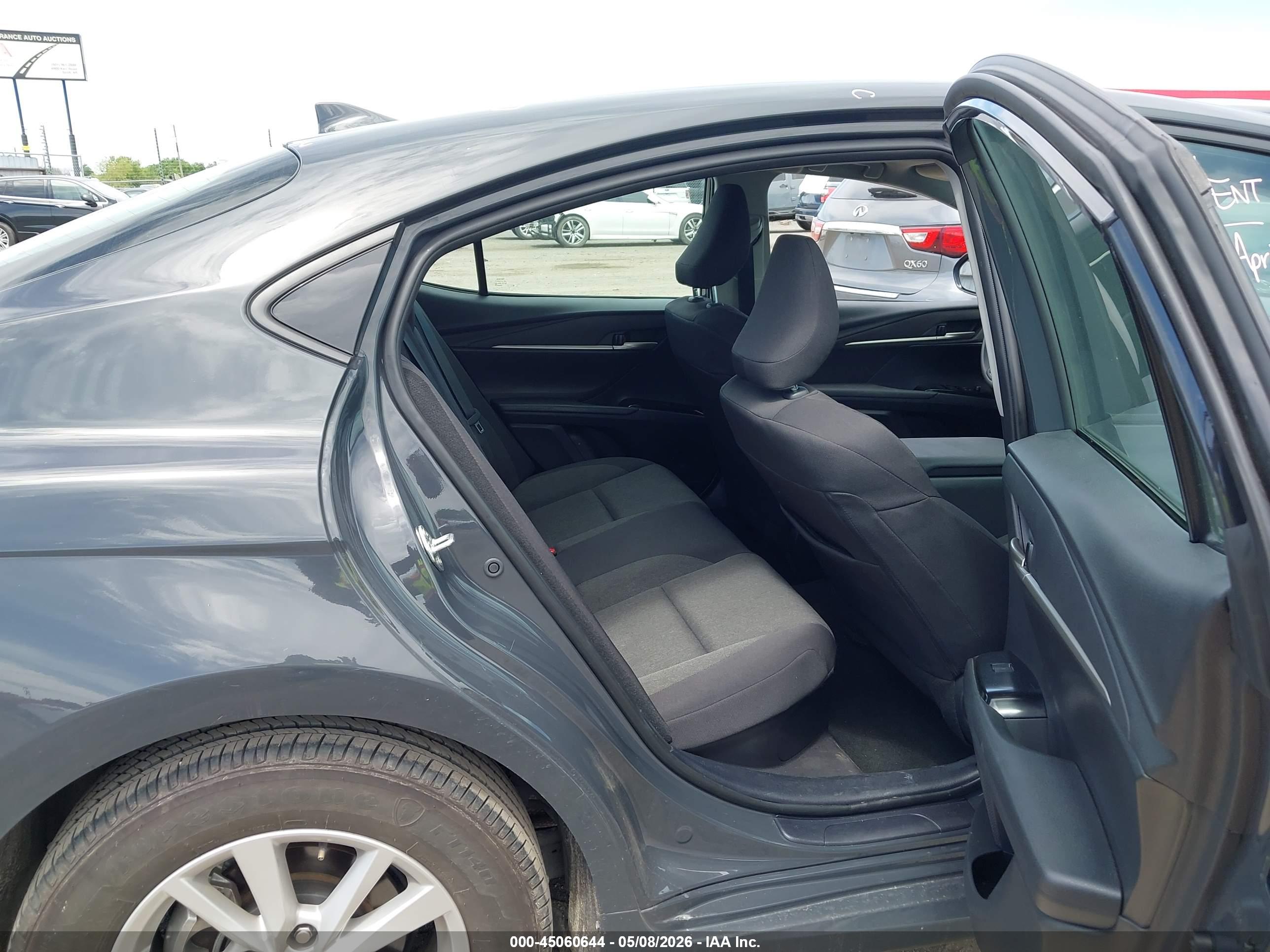 TOYOTA CAMRY image 8