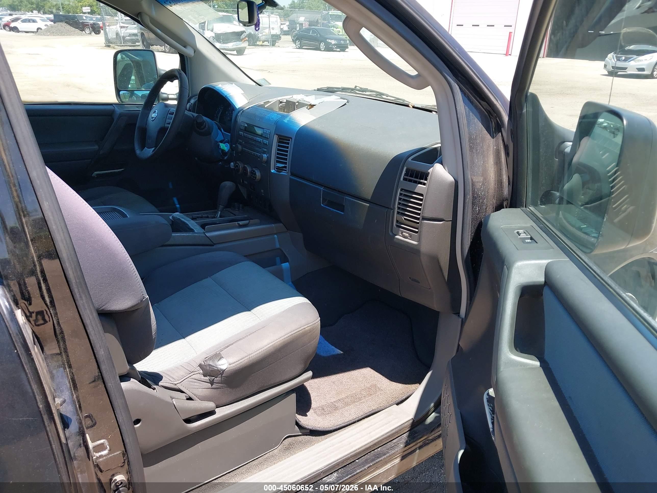 NISSAN TITAN image 5