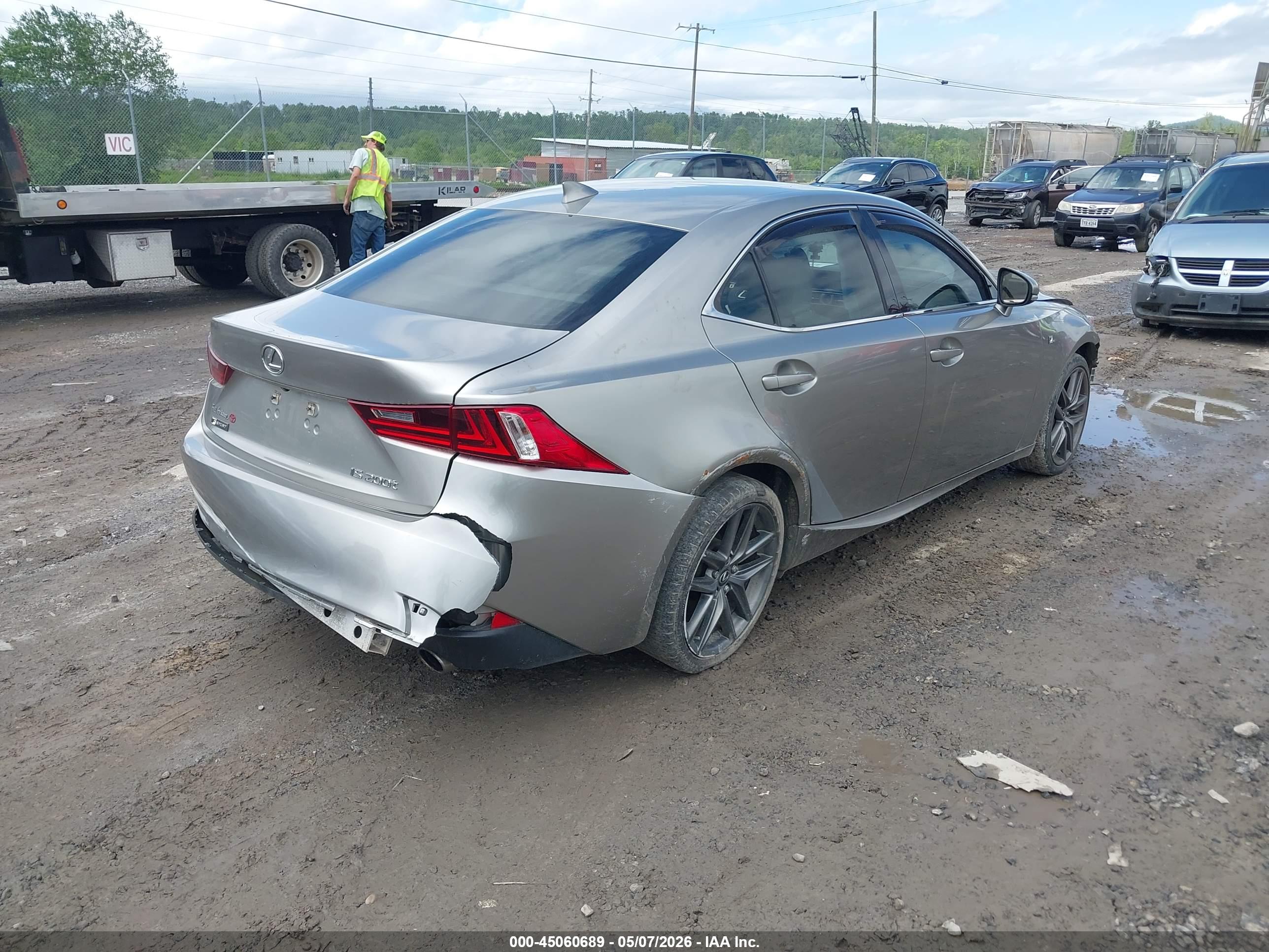 LEXUS IS image 4