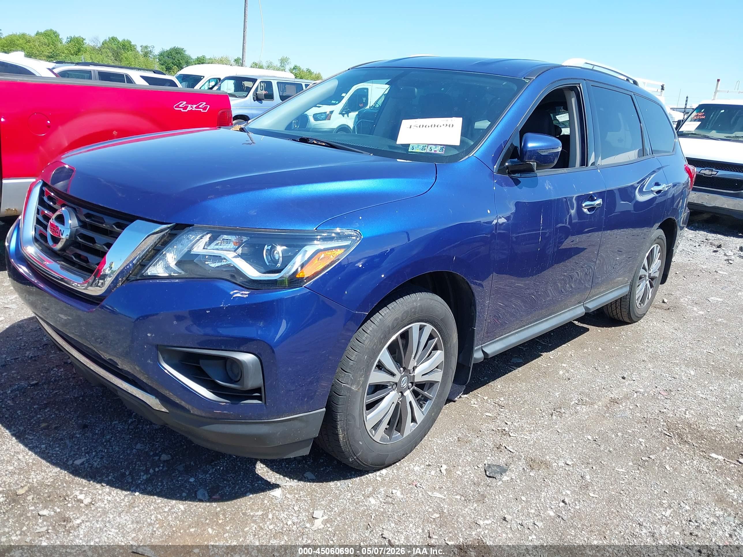 NISSAN PATHFINDER image 2
