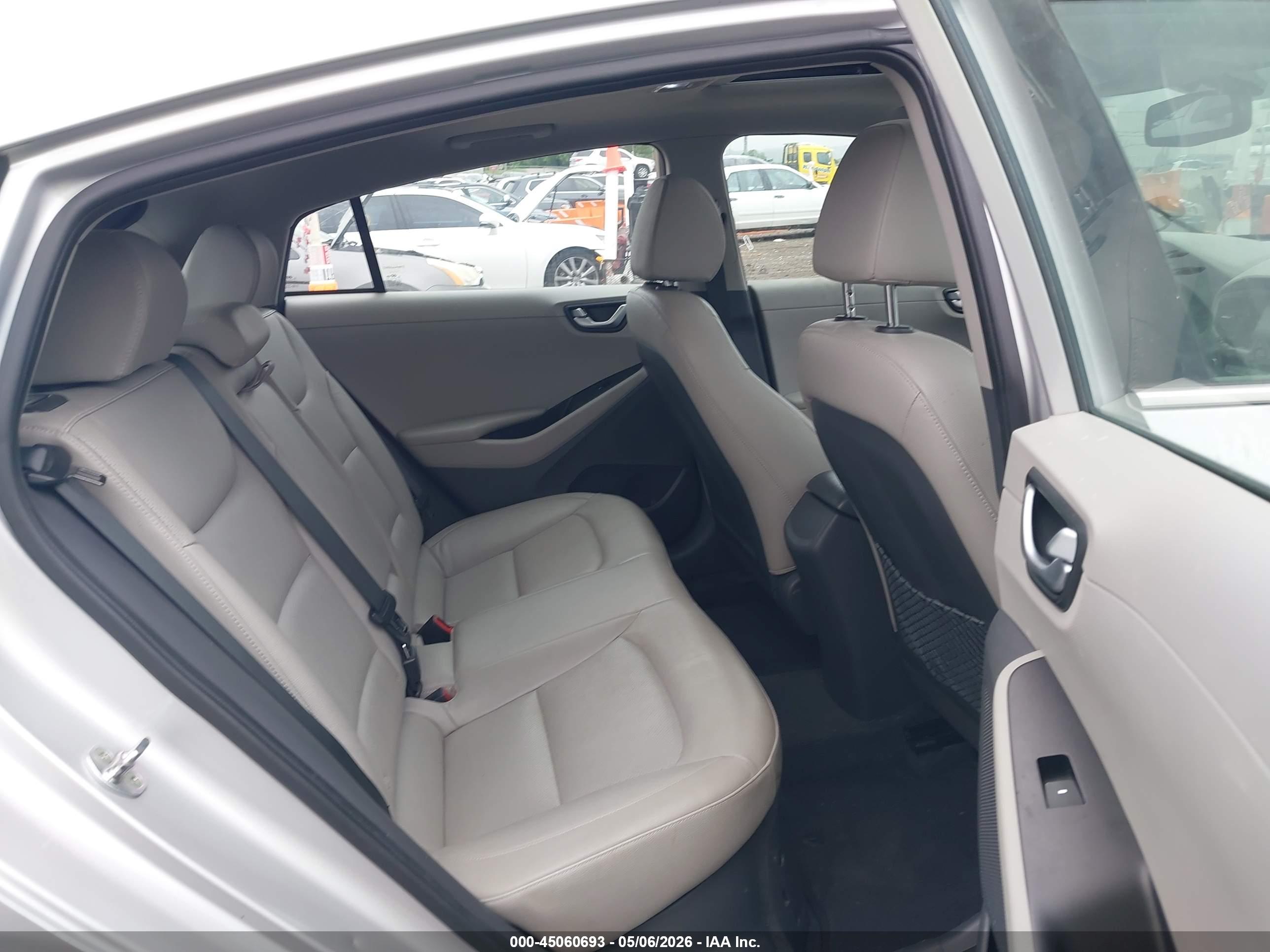 HYUNDAI IONIQ image 8