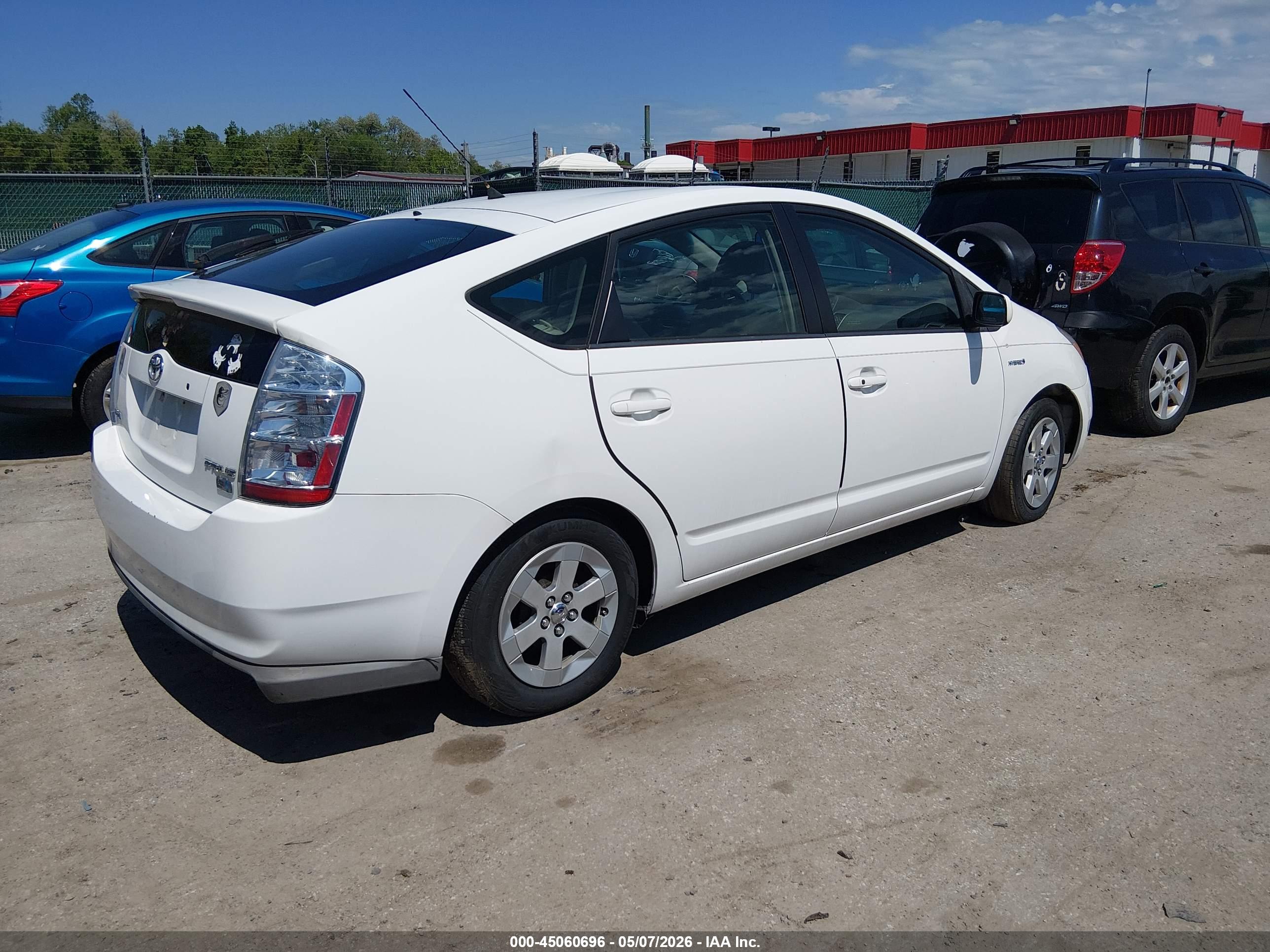 TOYOTA PRIUS image 4
