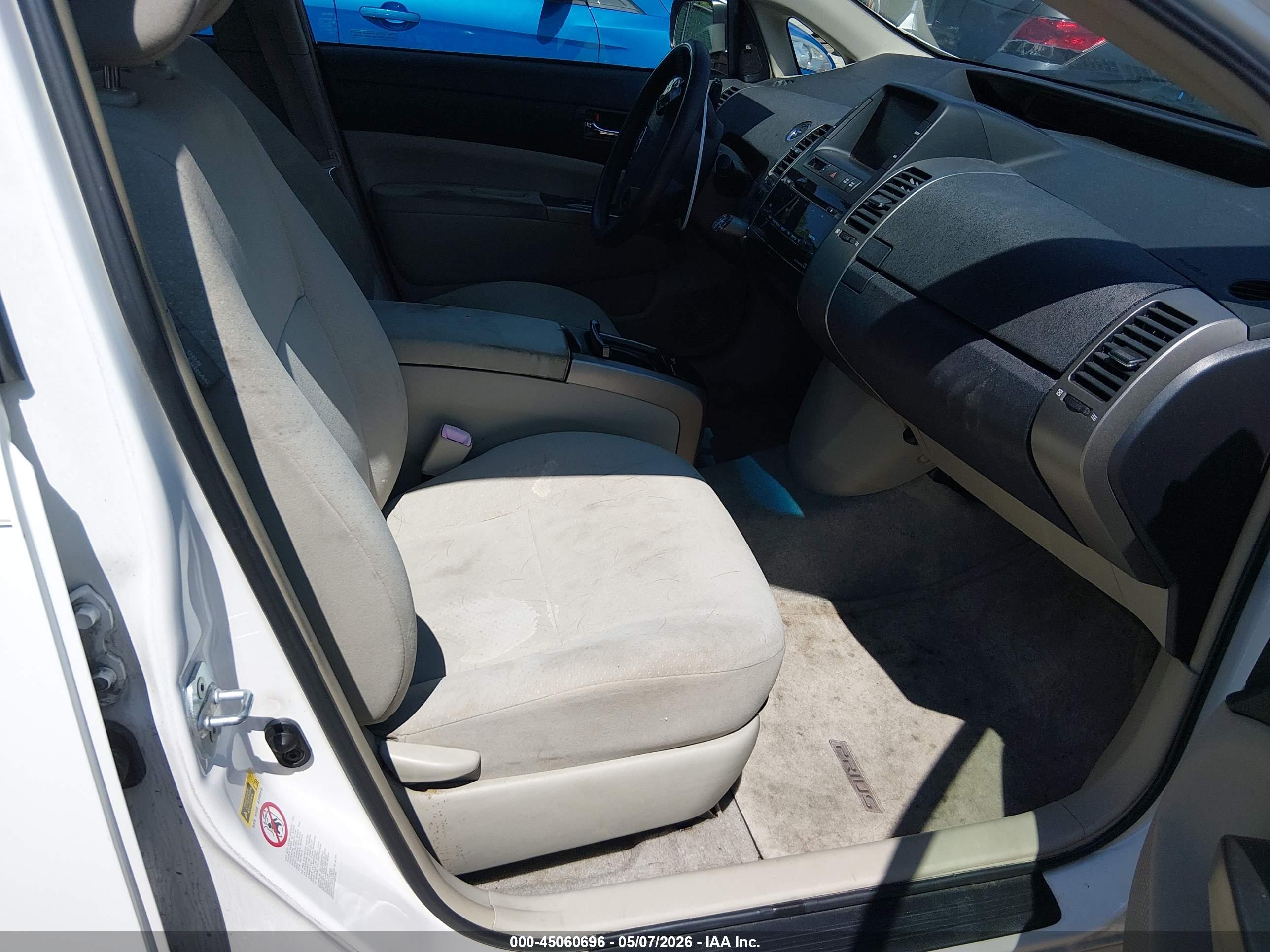 TOYOTA PRIUS image 5