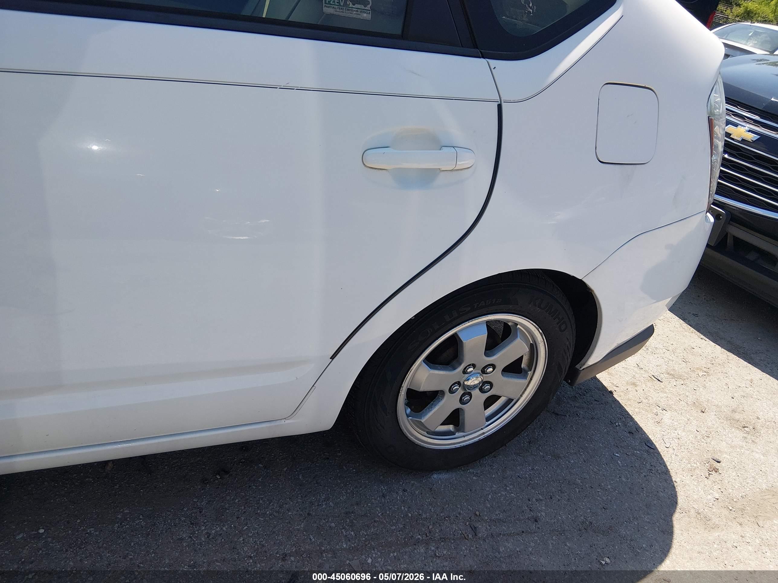 TOYOTA PRIUS image 6