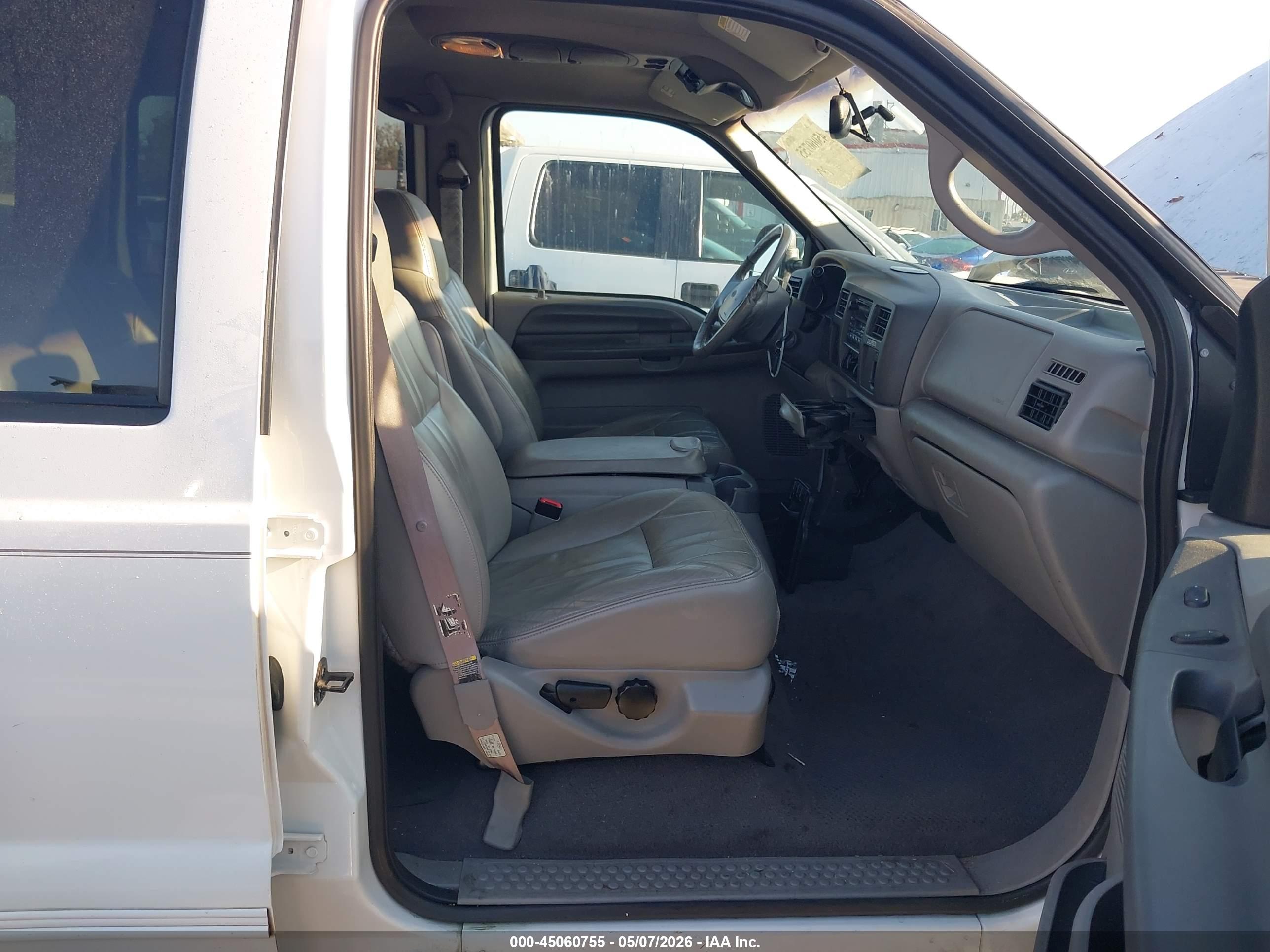 FORD EXCURSION image 5