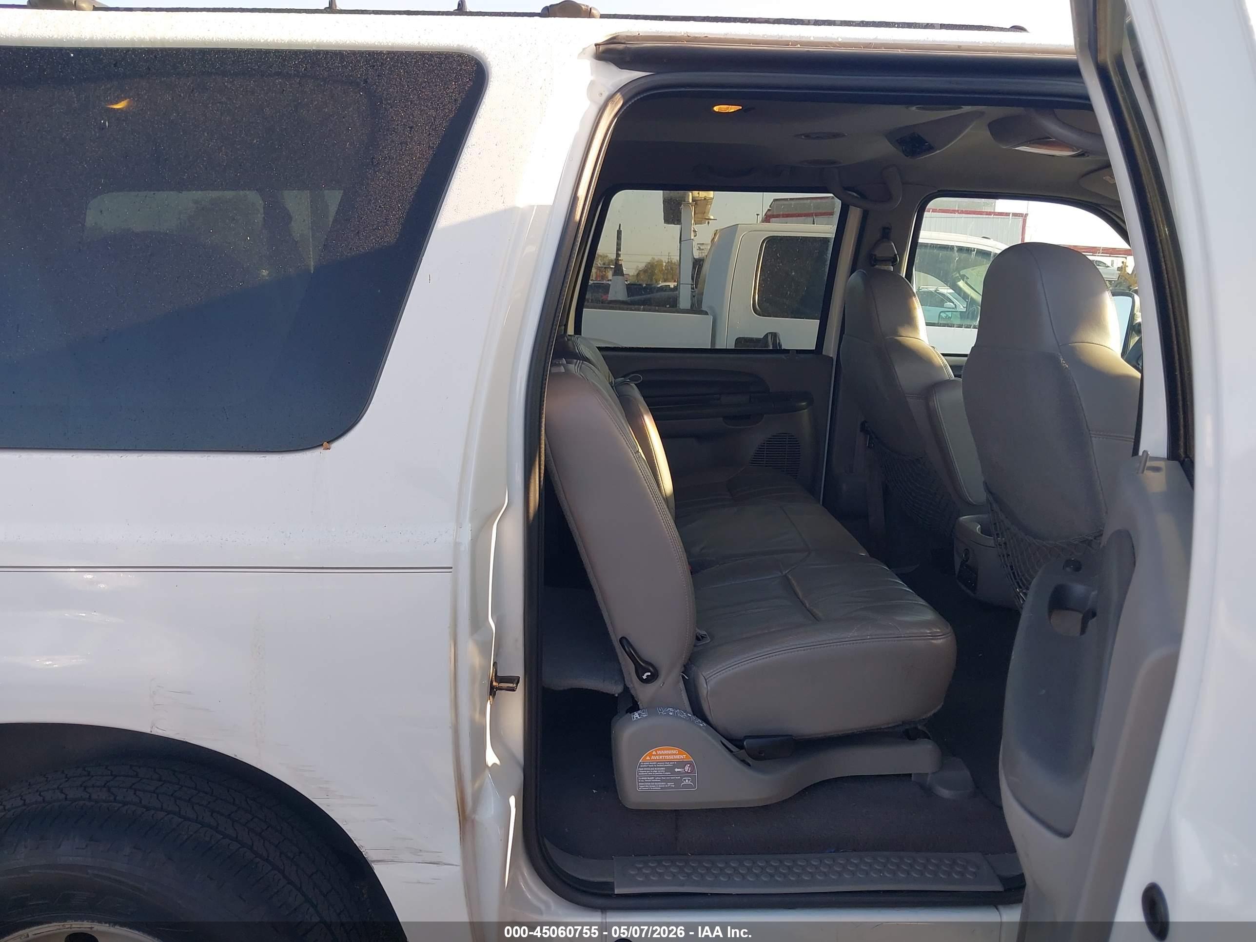 FORD EXCURSION image 8