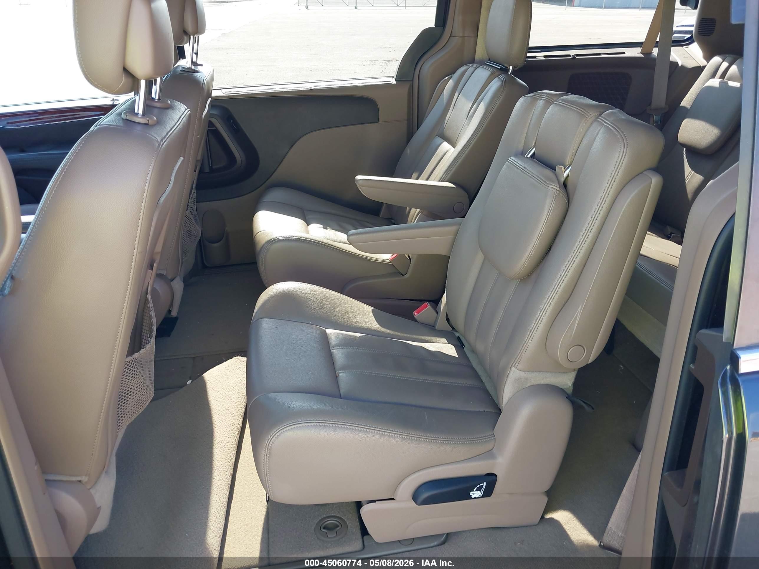 CHRYSLER TOWN image 8