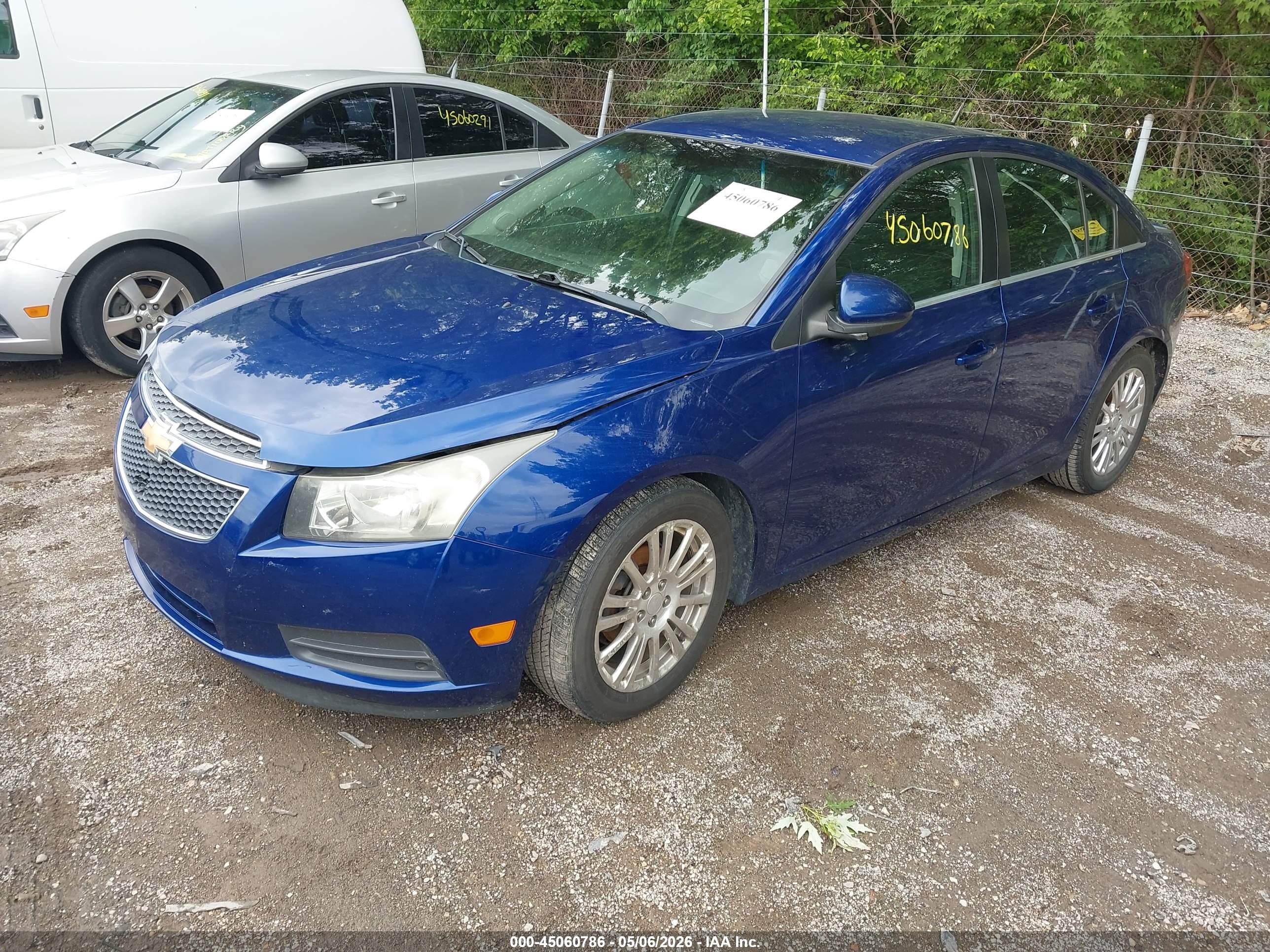CHEVROLET CRUZE image 2