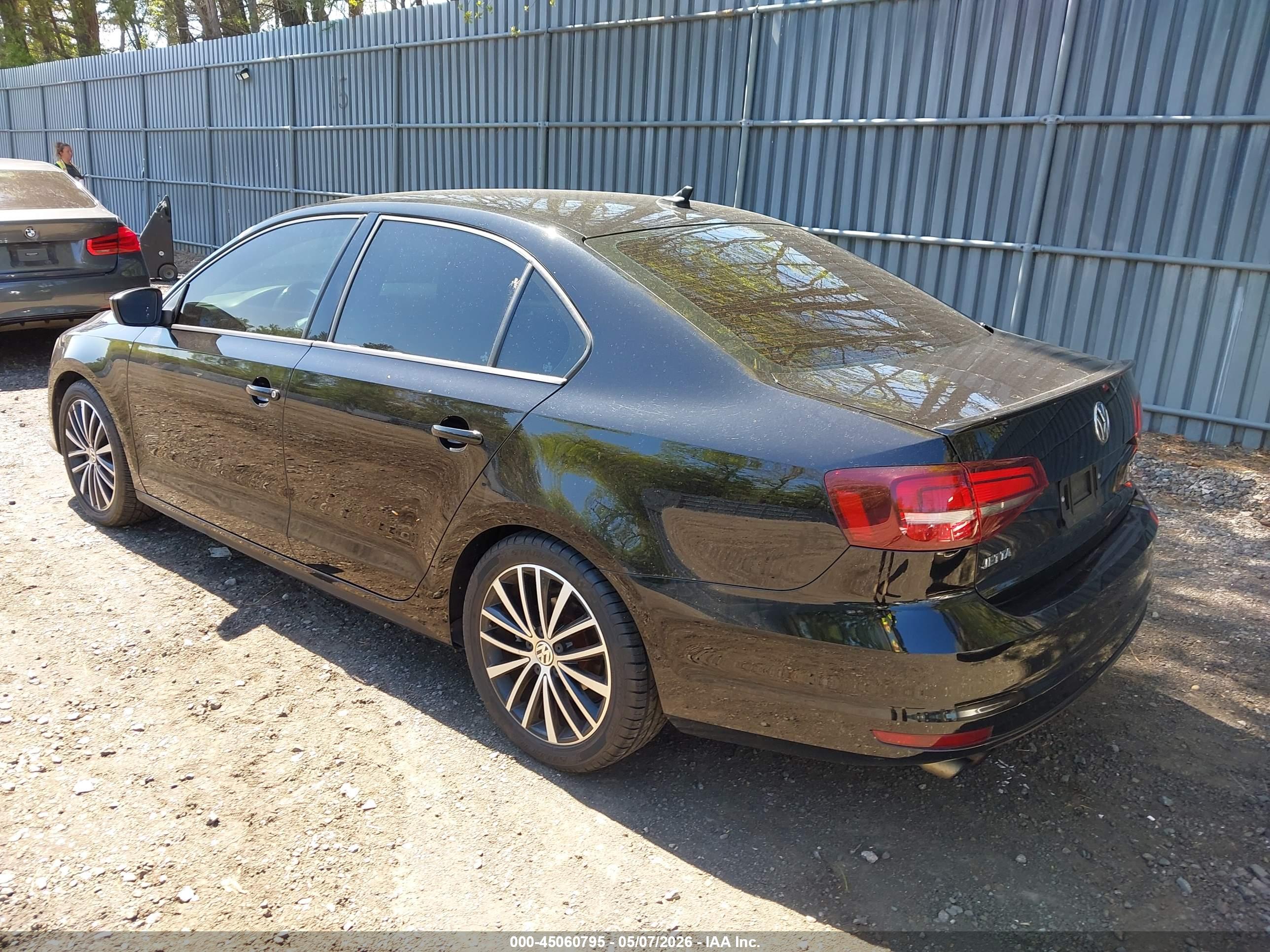 VOLKSWAGEN JETTA image 3