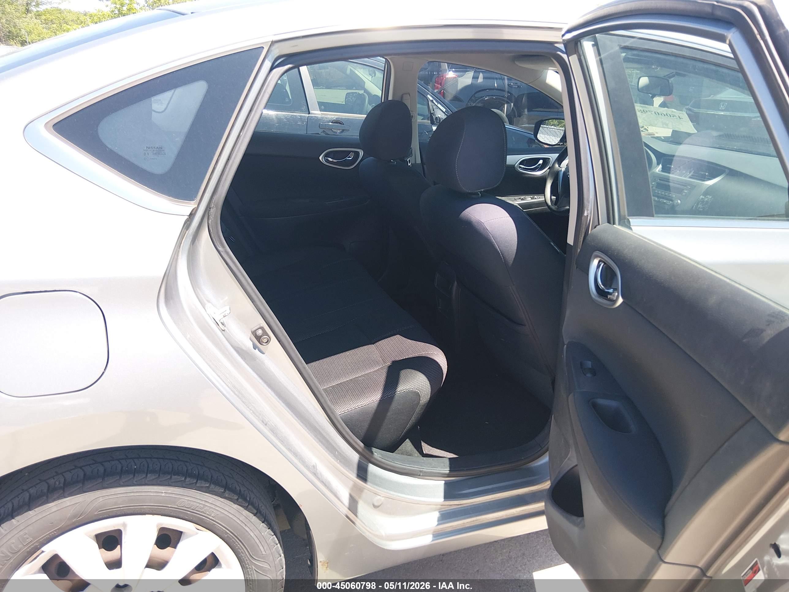 NISSAN SENTRA image 8