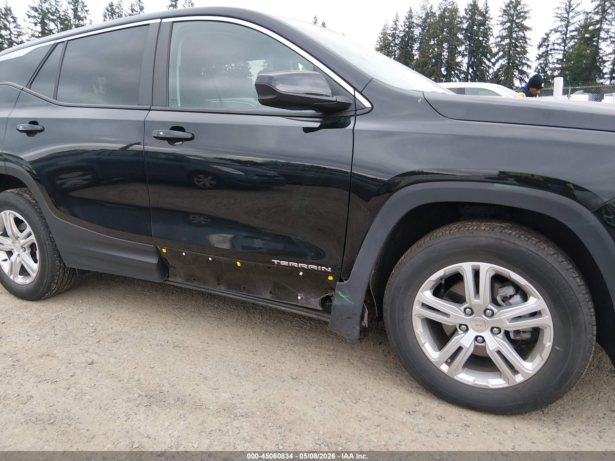 GMC TERRAIN image 6