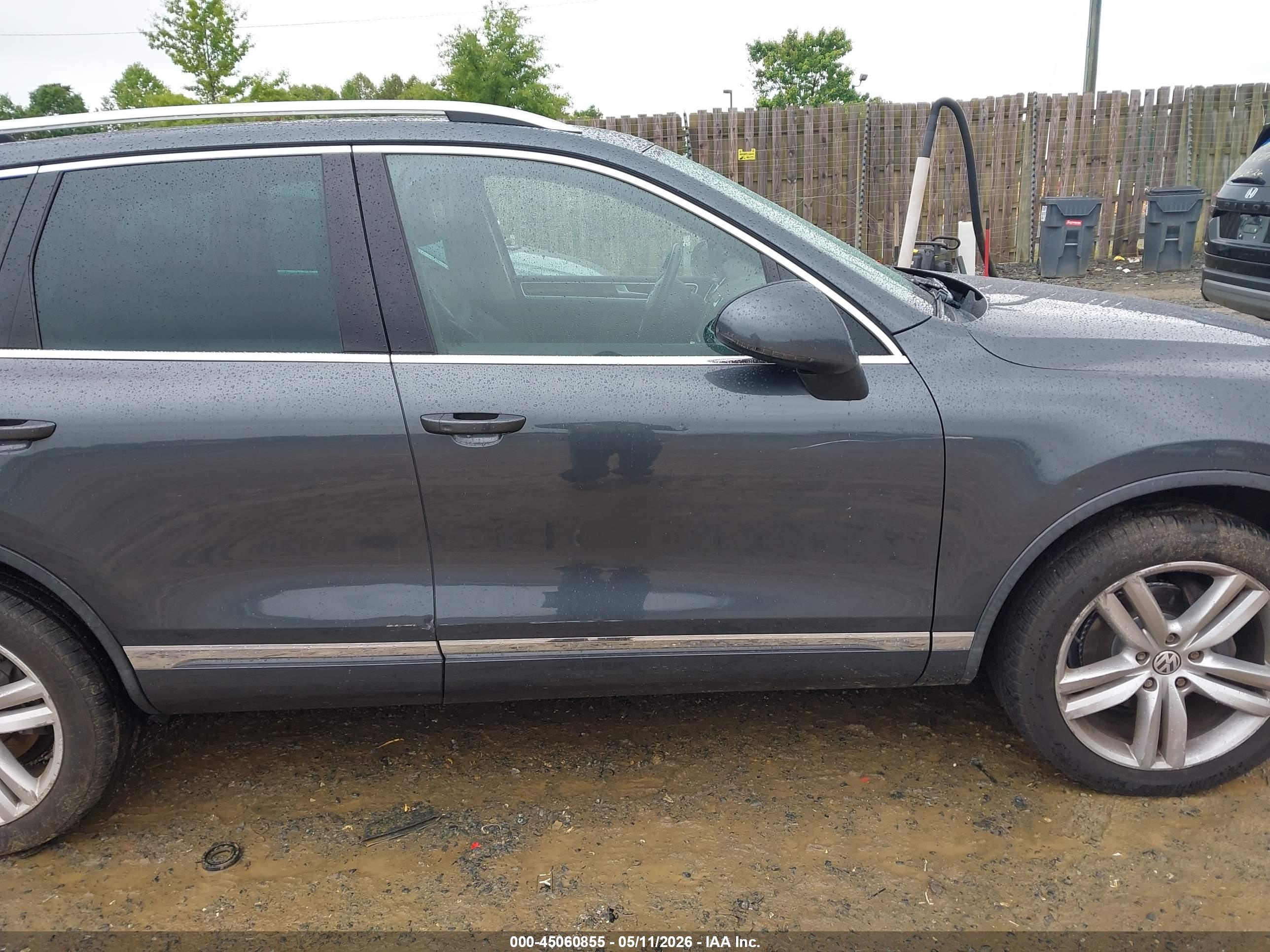 VOLKSWAGEN TOUAREG image 6