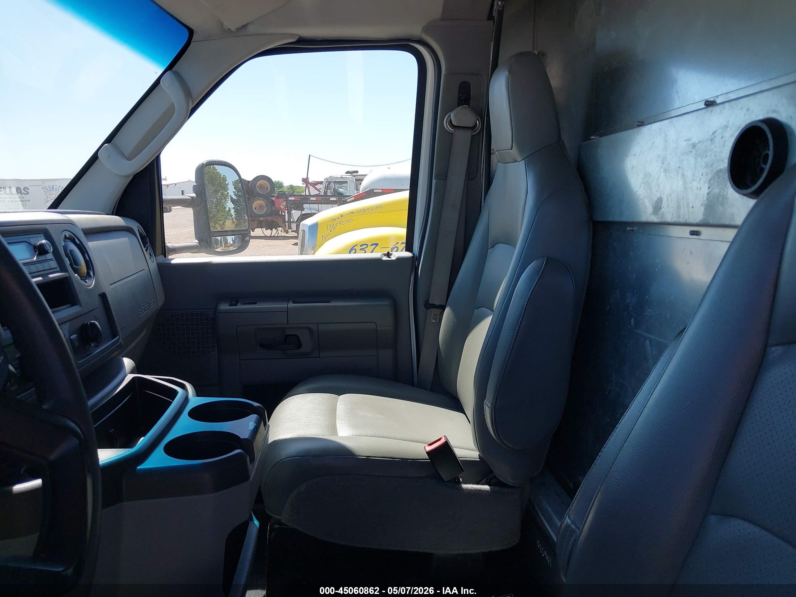 FORD E-350 image 8